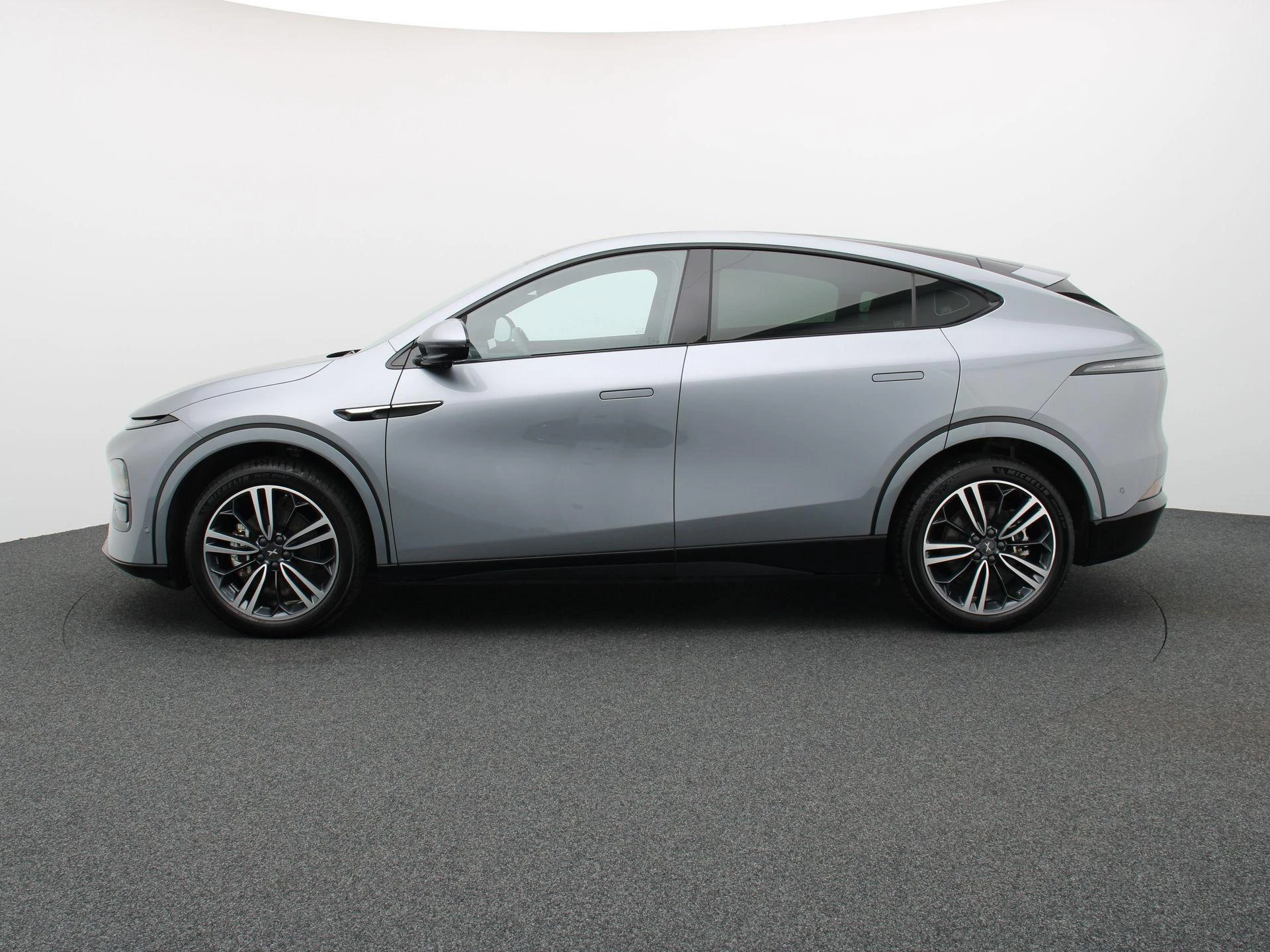 XPENG G6 66KWH SR RWD