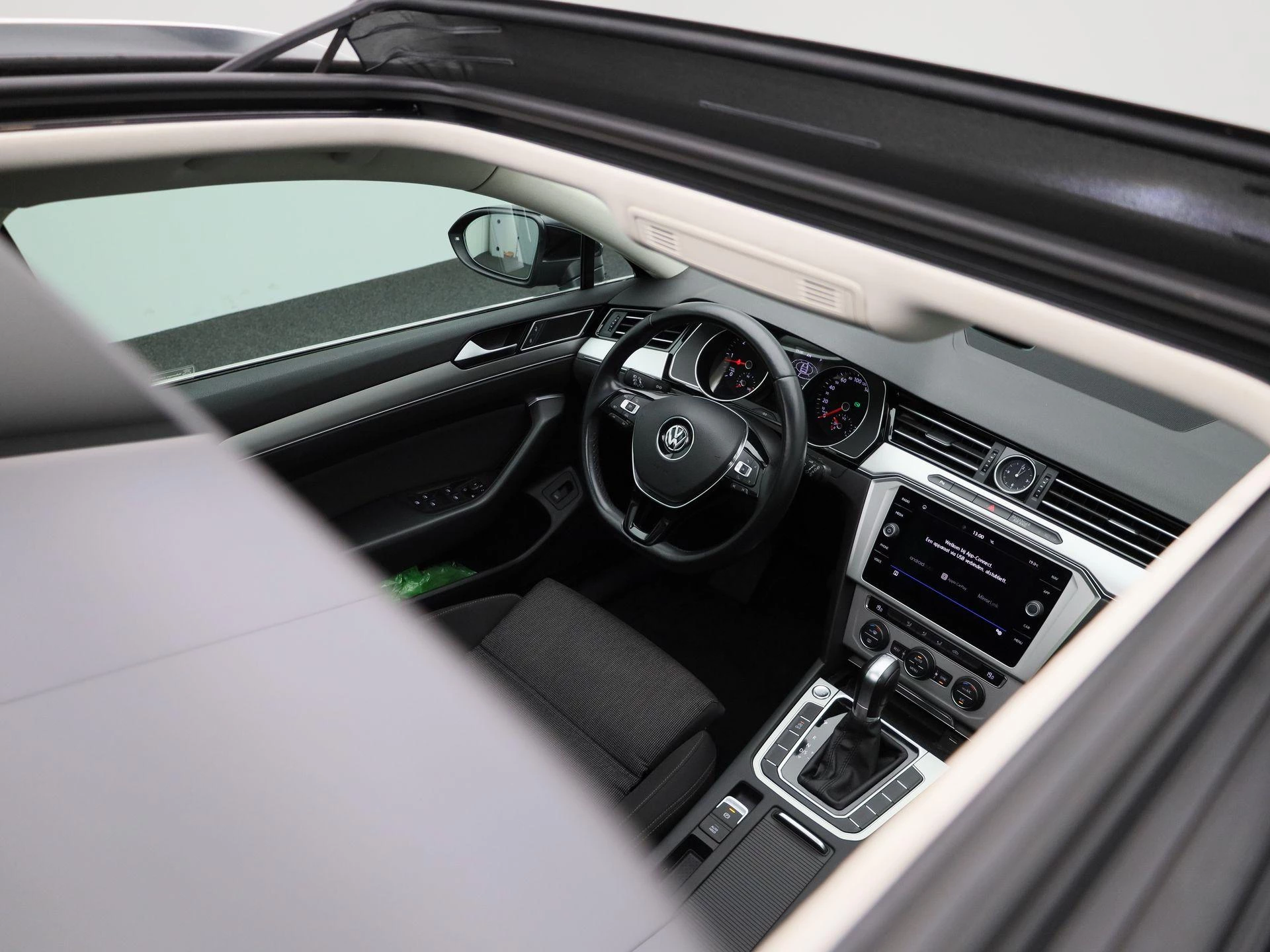 Volkswagen-Passat-image-38