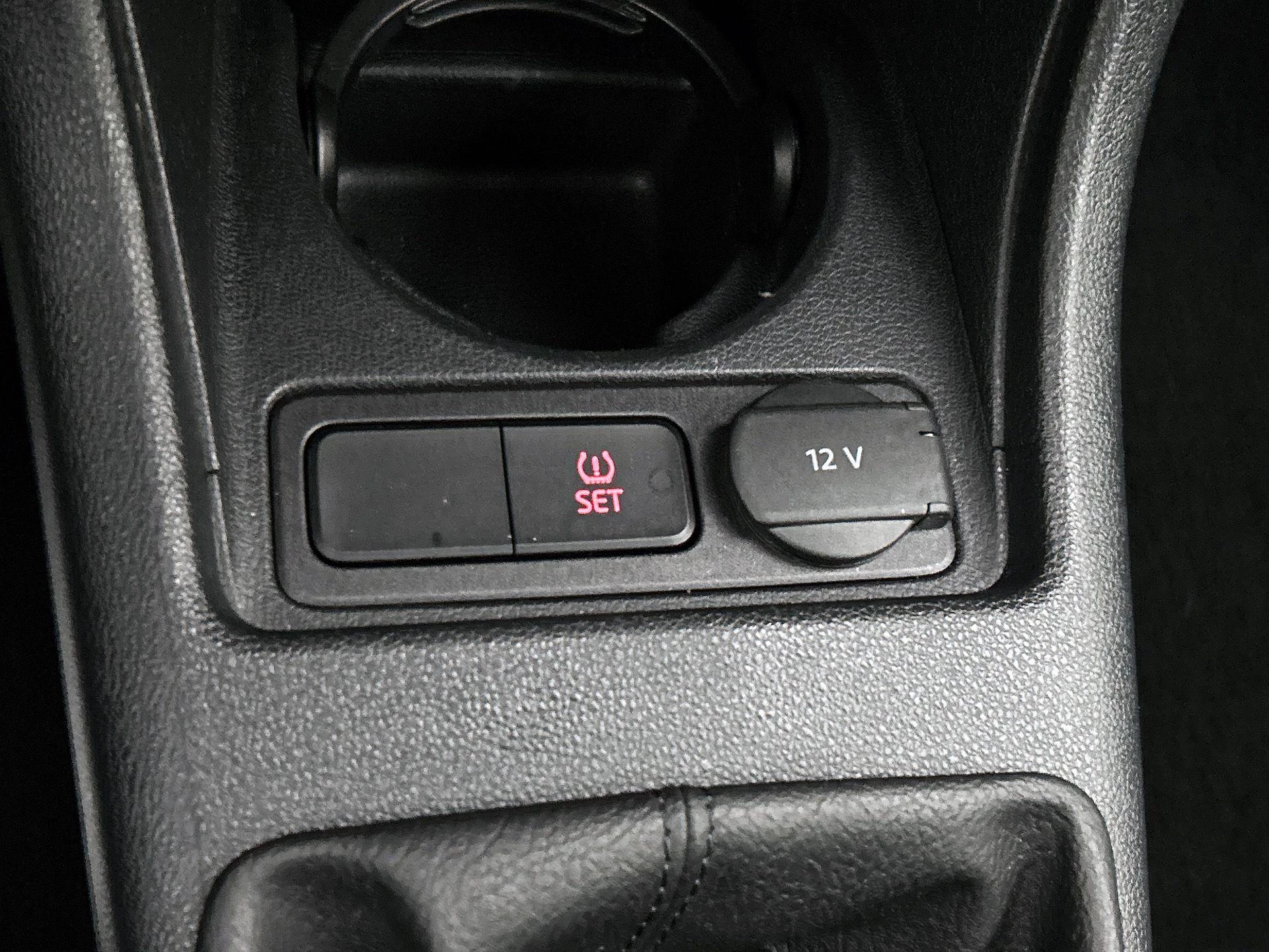 Volkswagen-up!-image-31