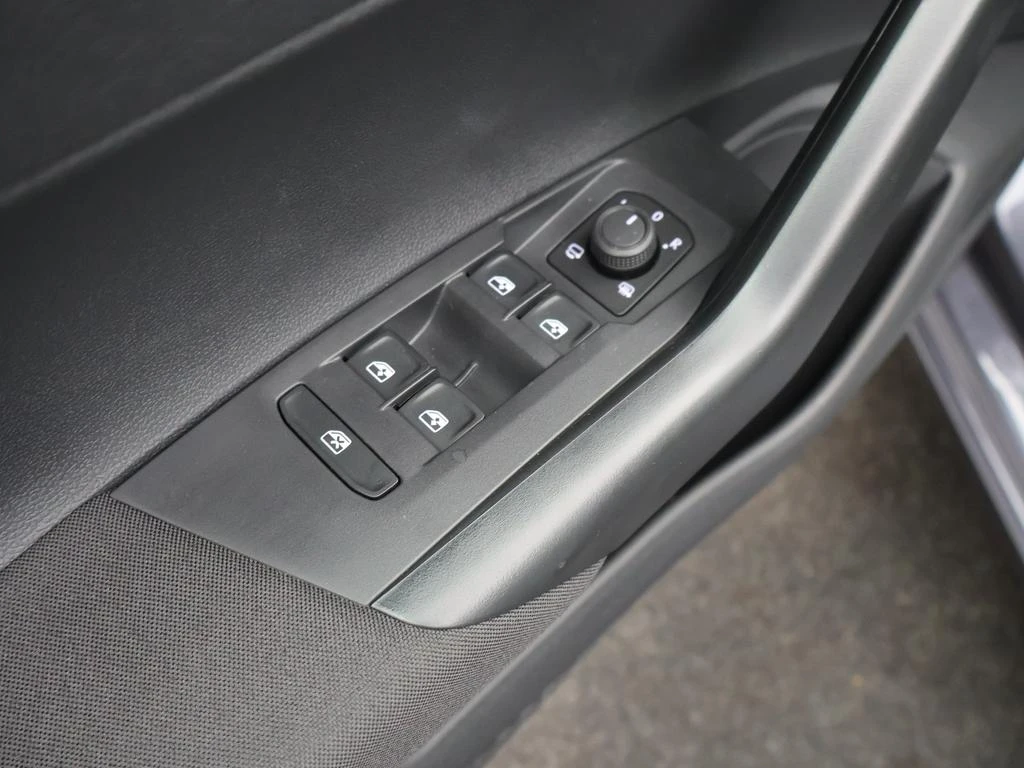 Volkswagen-Polo-image-16