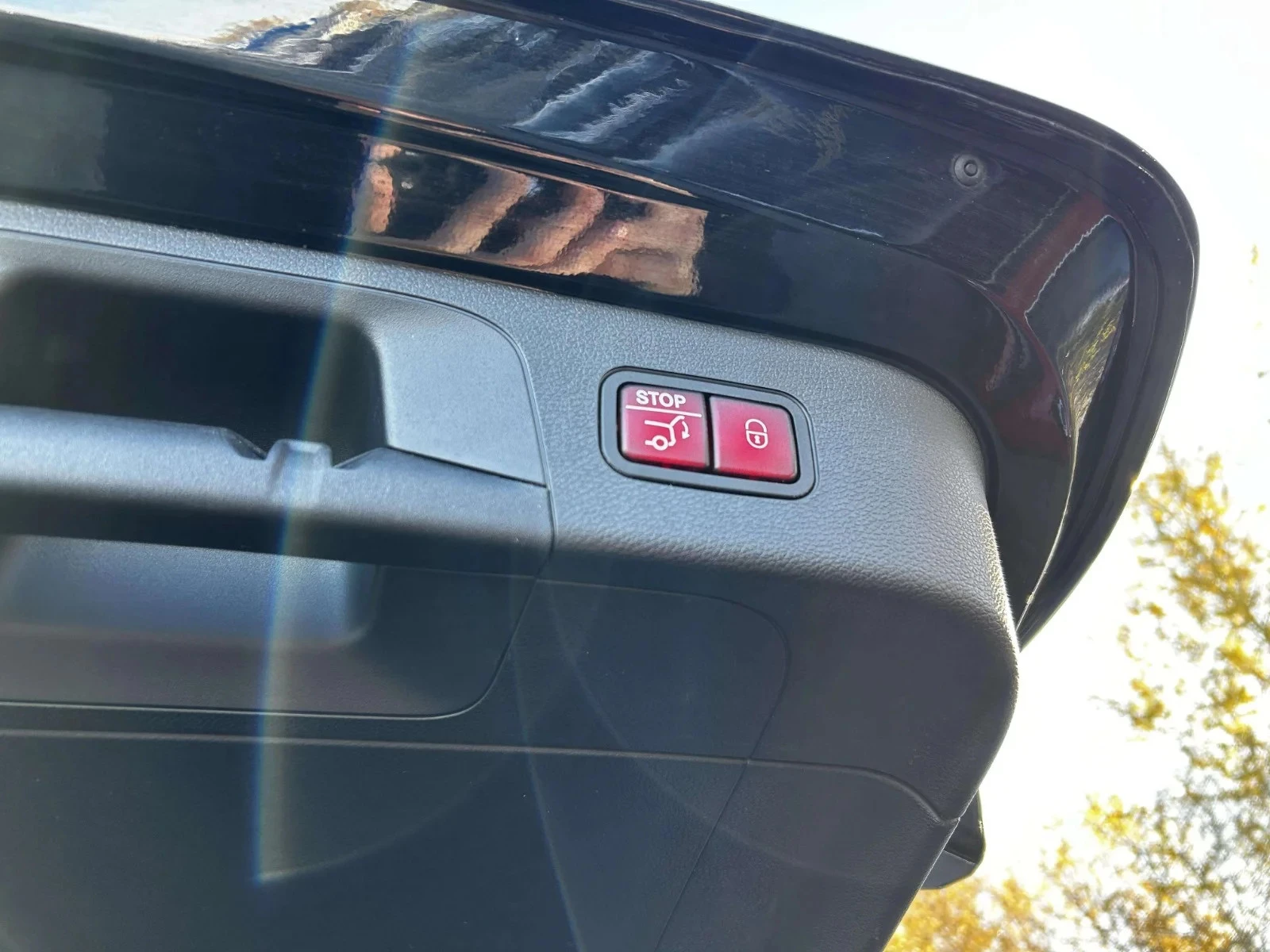 Mercedes-Benz-EQC-image-21