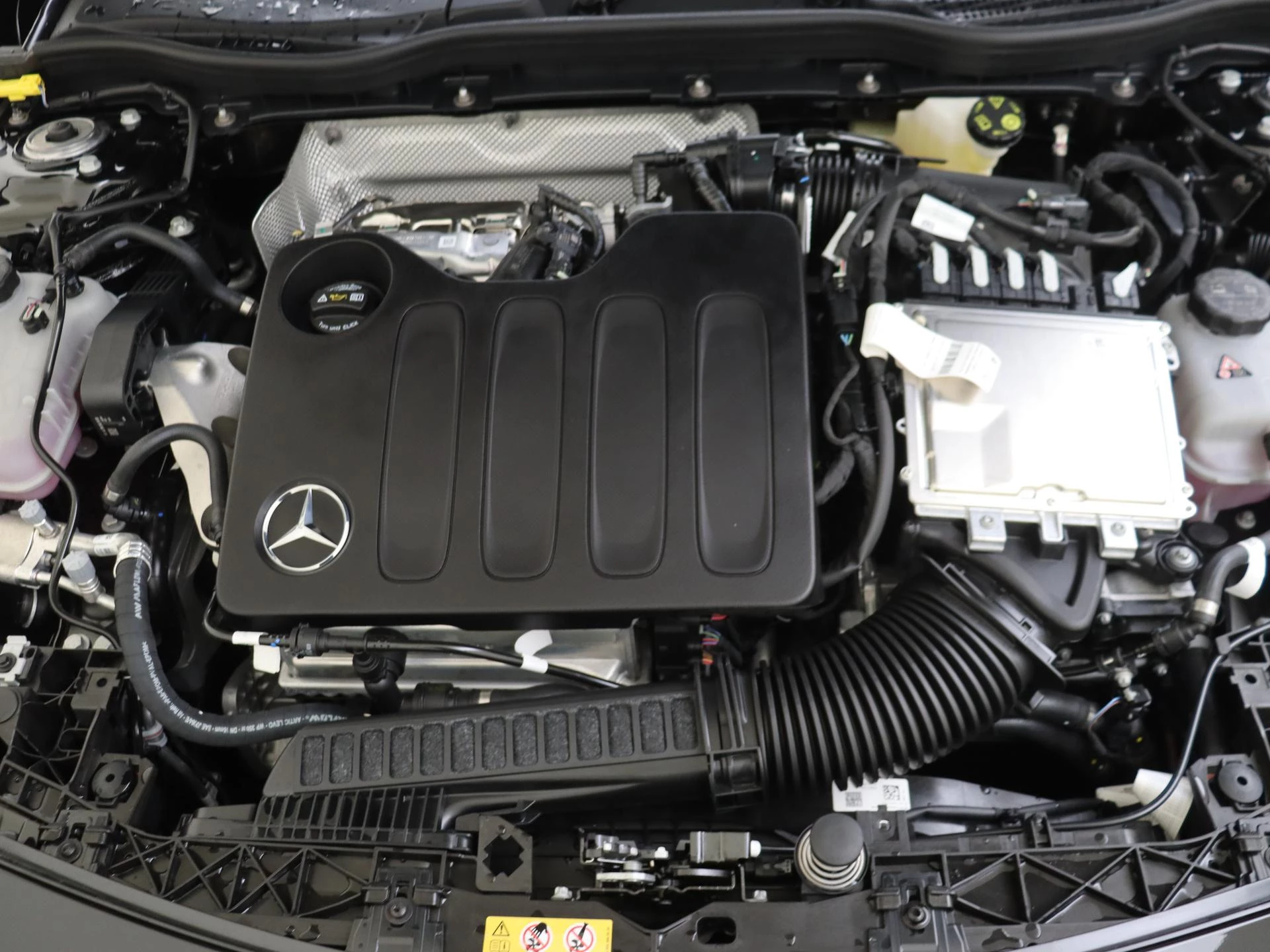 Mercedes-Benz-CLA-image-4
