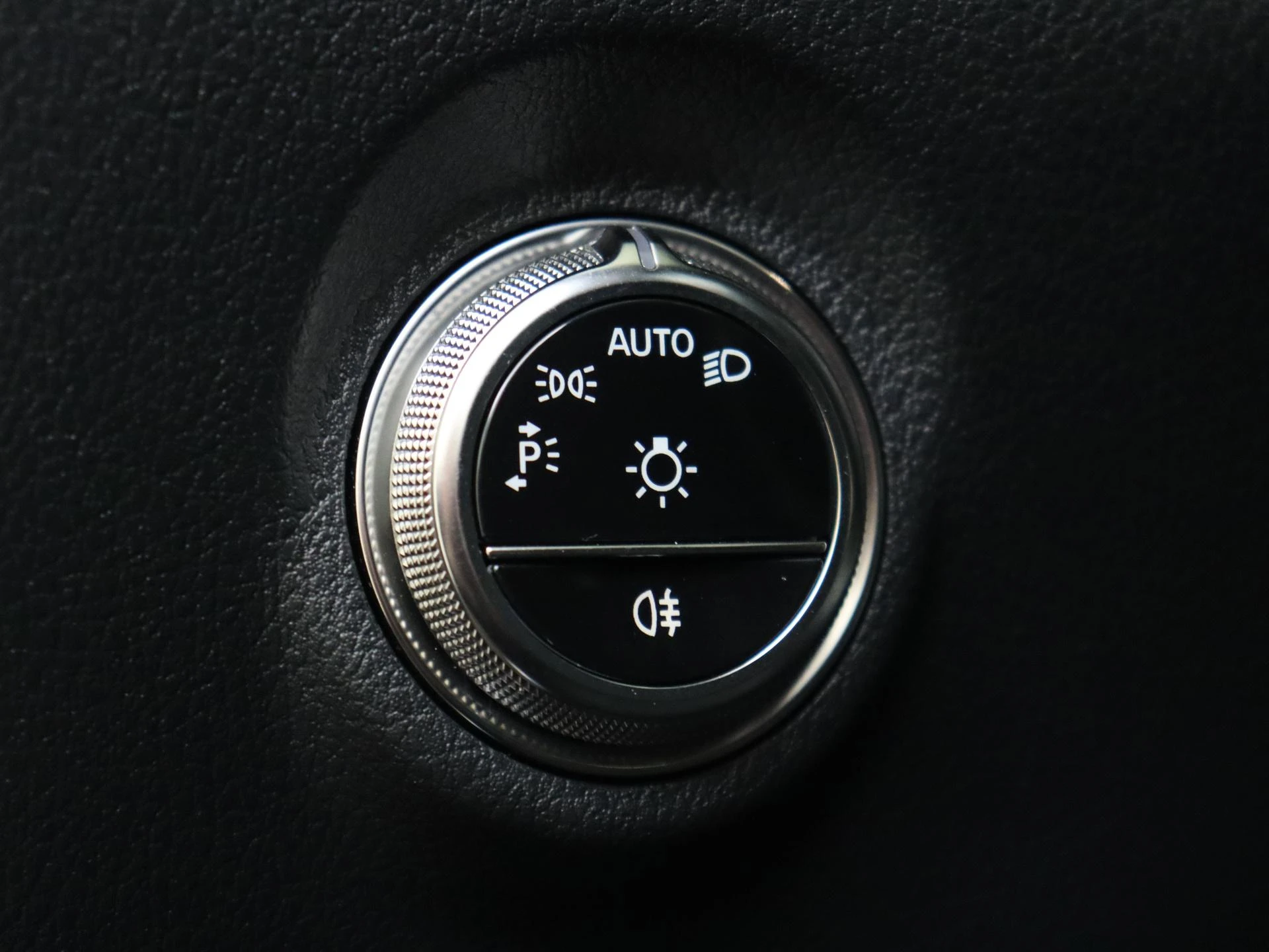 Mercedes-Benz-C-Klasse-image-24