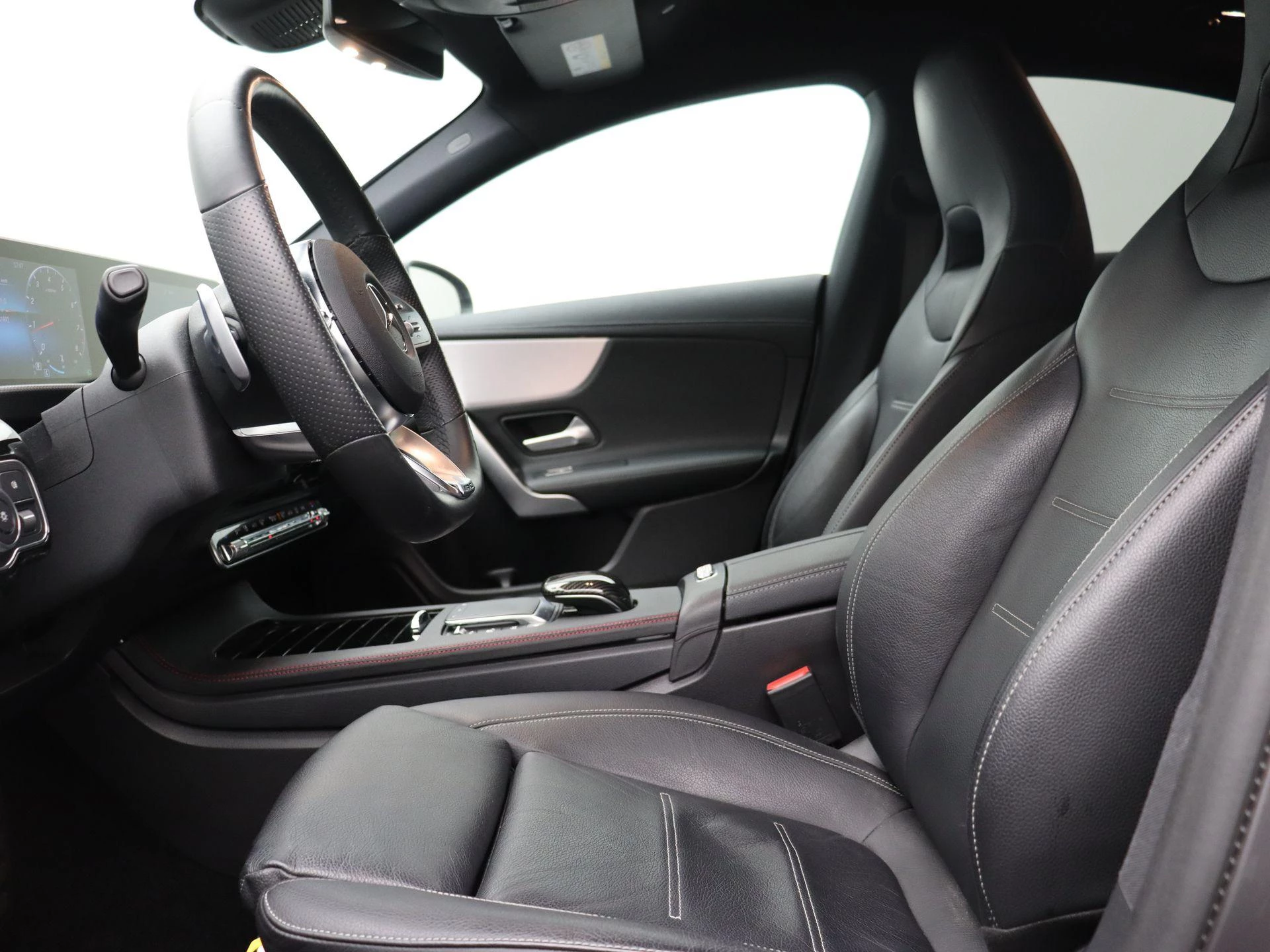 Mercedes-Benz CLA 180 AMG LINE + LEDER + NIGHTPAKKET + CAMERA + LED +