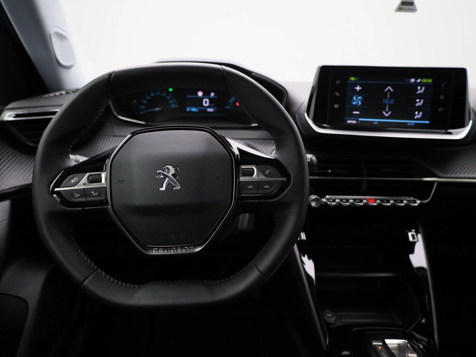Peugeot-e-2008-image-7