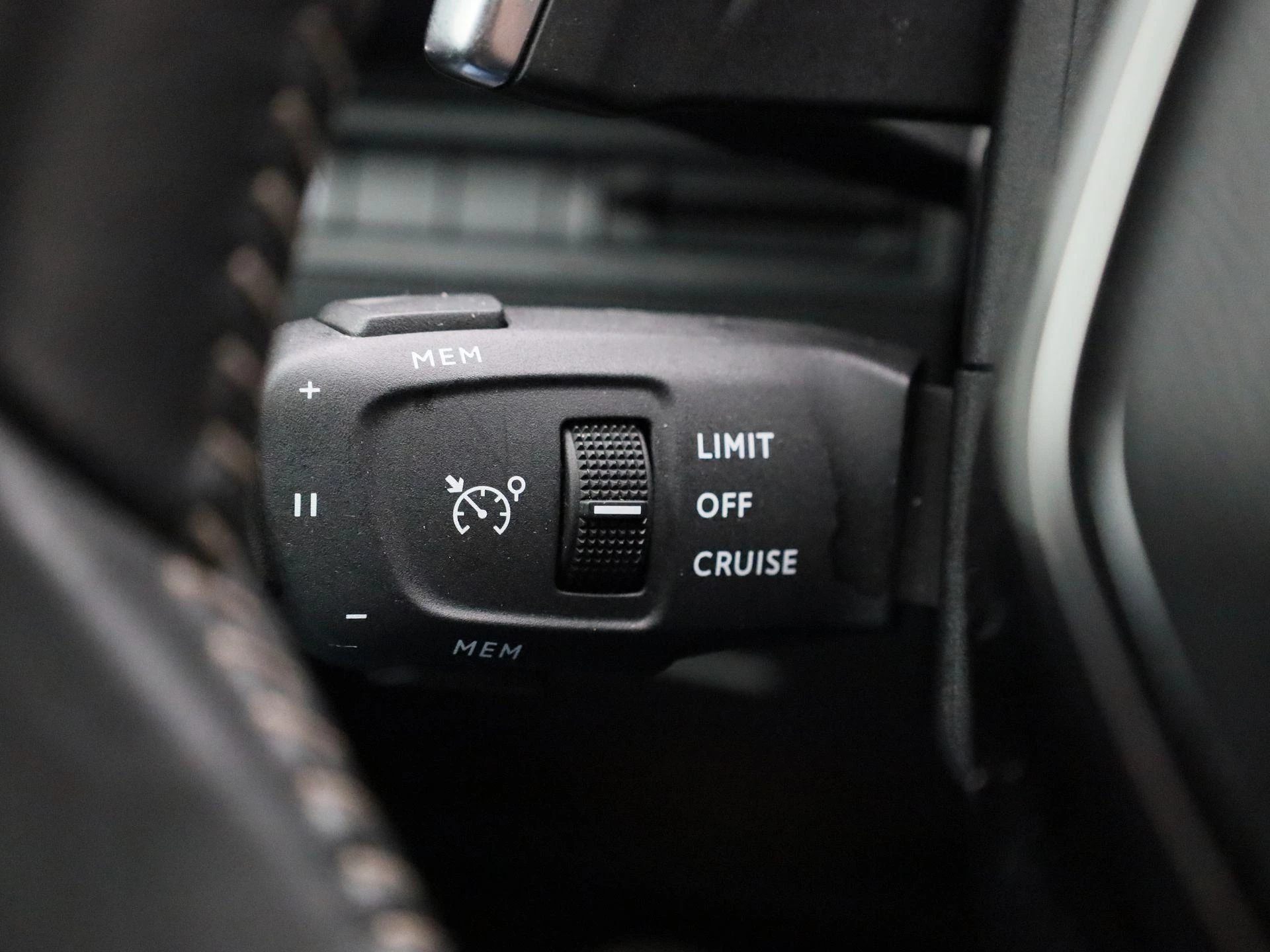 Peugeot-5008-image-19