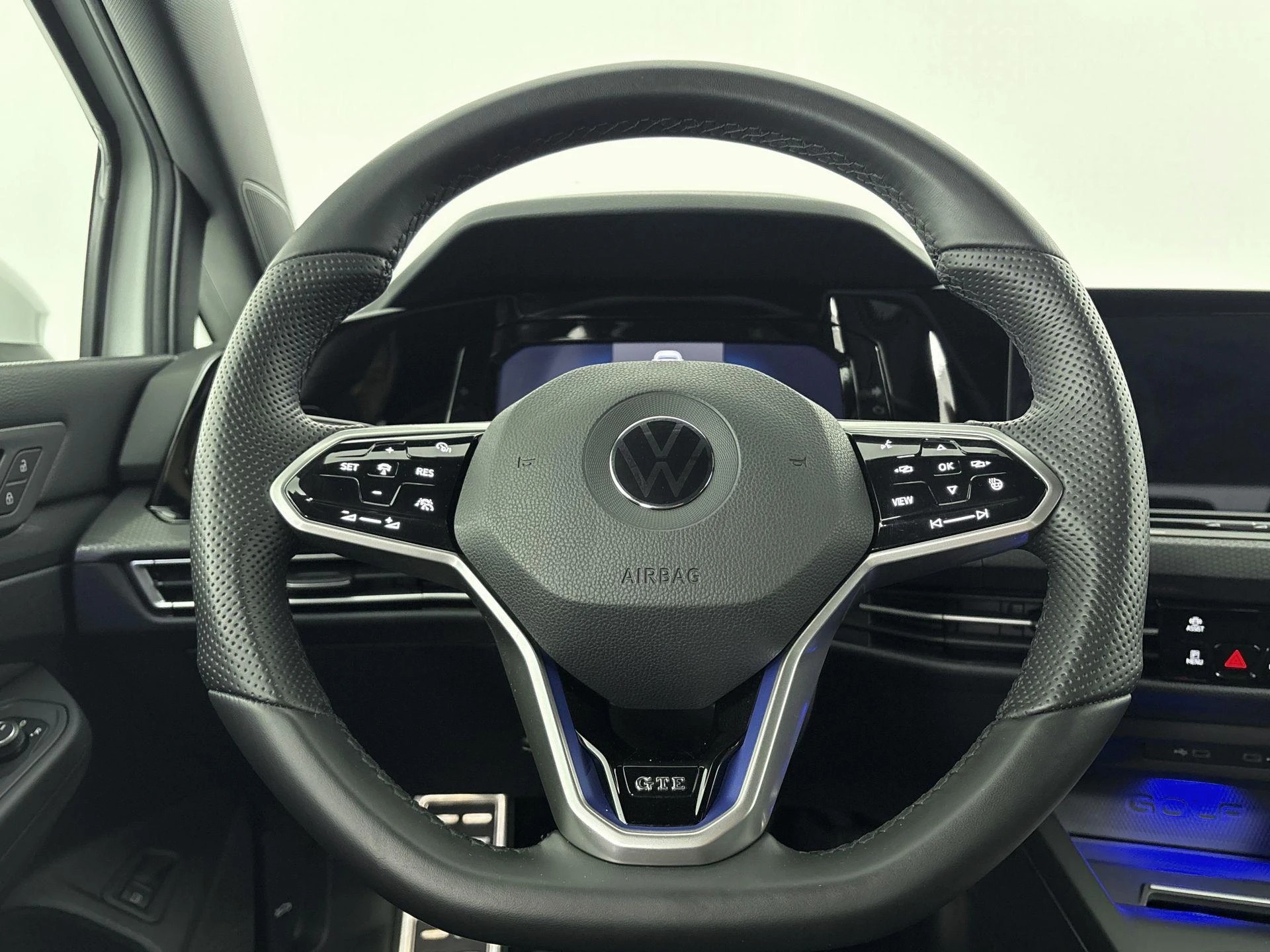 Volkswagen-Golf-image-9
