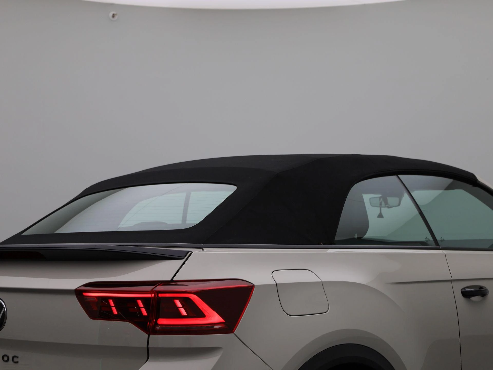 Volkswagen-T-Roc-image-16