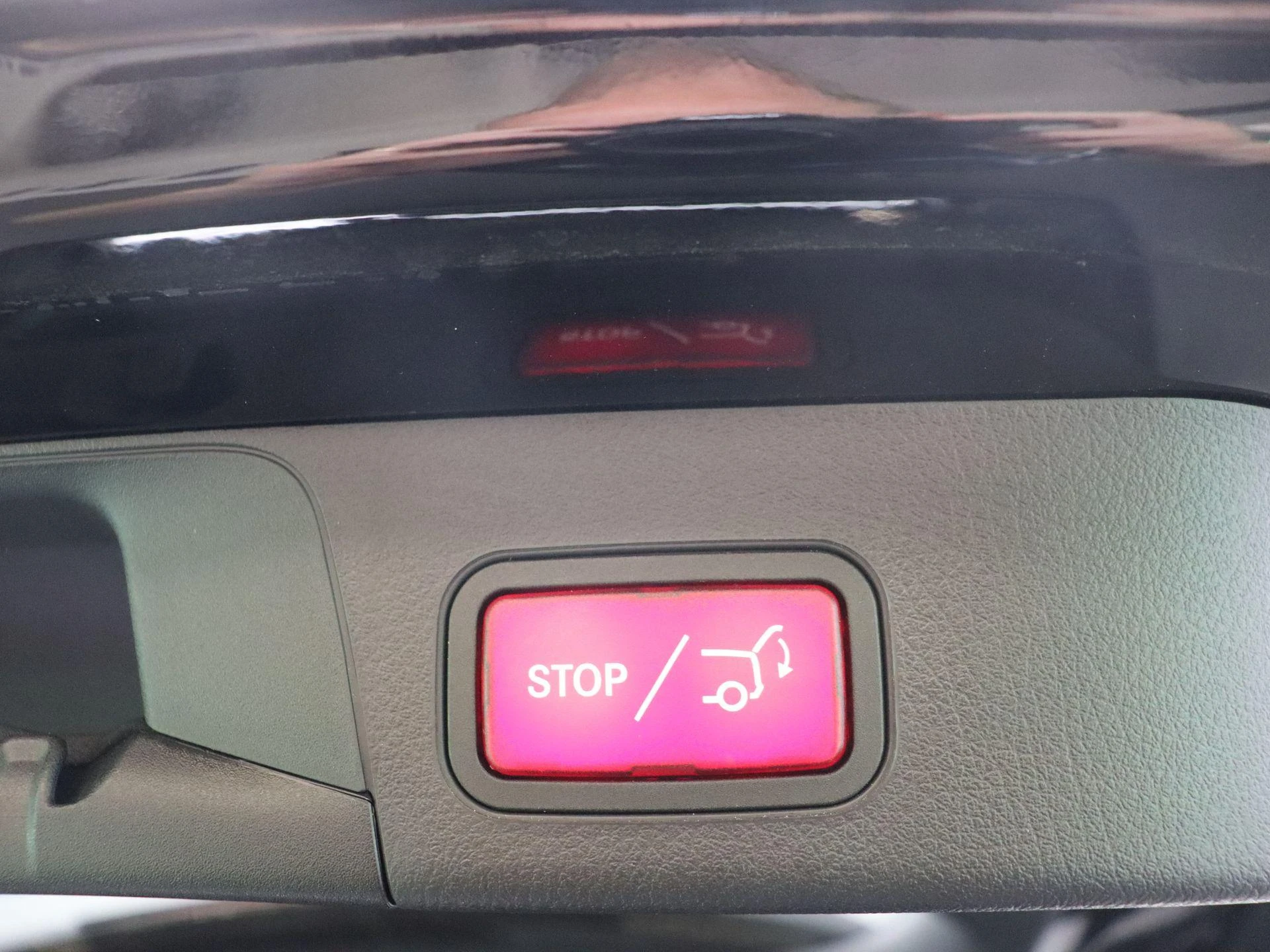 Mercedes-Benz-EQB-image-19