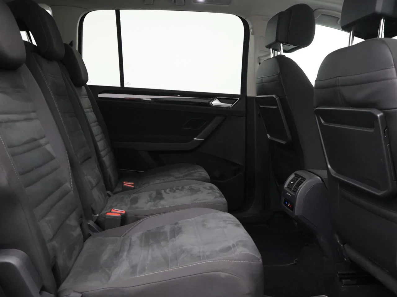 Volkswagen Touran 1.5 TSI Highline Business *AUTOMAAT*PANO DAK*TREKHAAK*7ZITPL*NAVI*BLTH*CRUISE*PDC*...