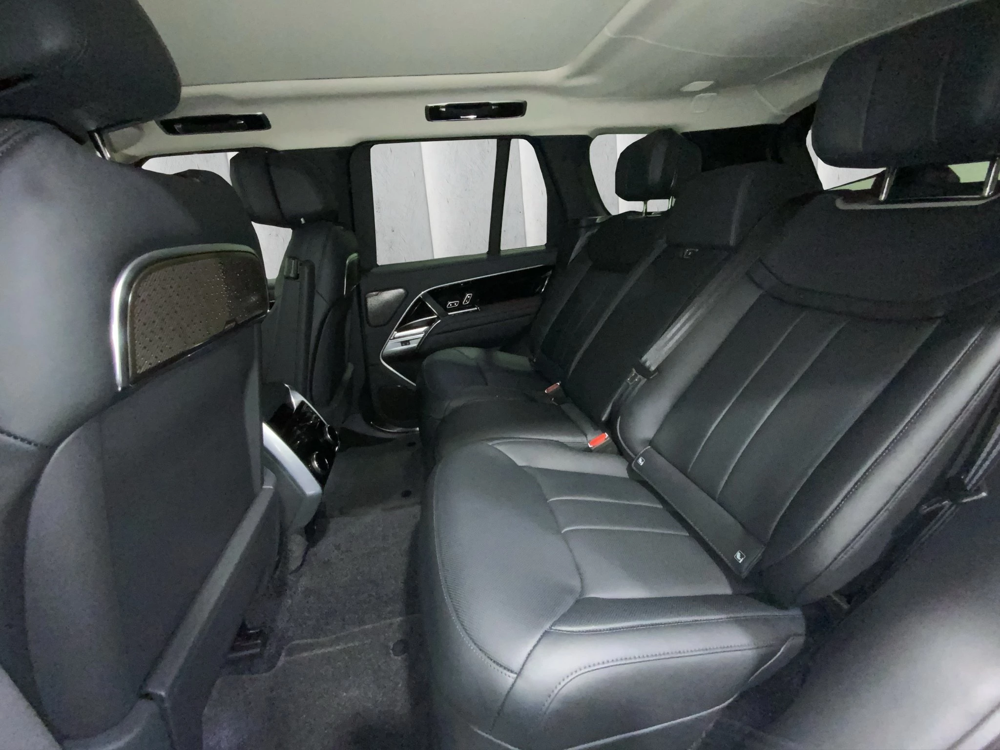 Land Rover-Range Rover-image-10