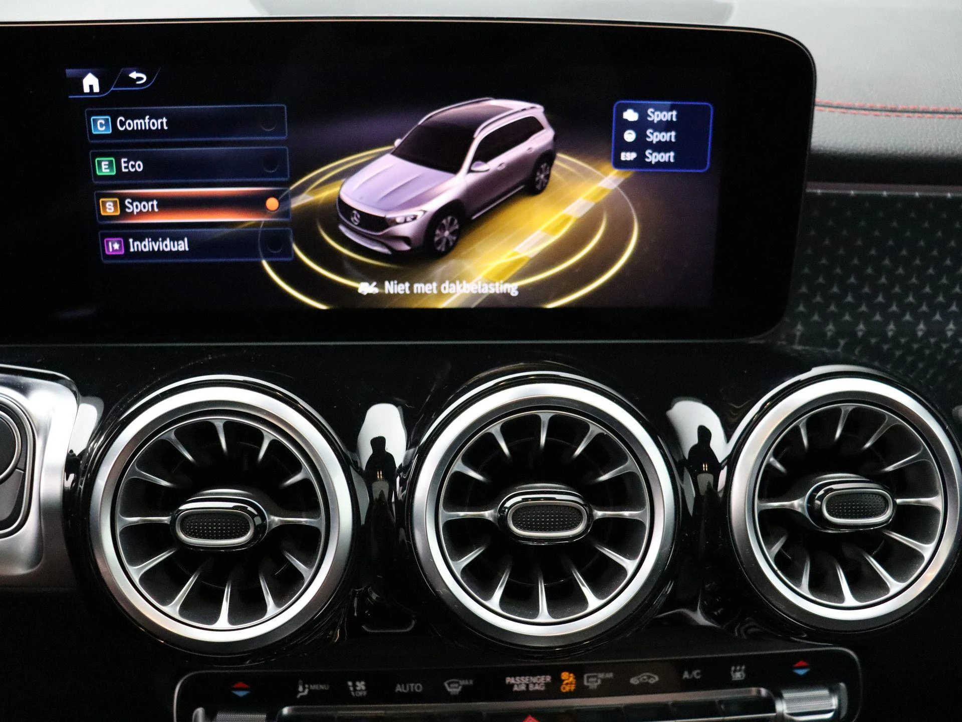 Mercedes-Benz-EQB-image-19