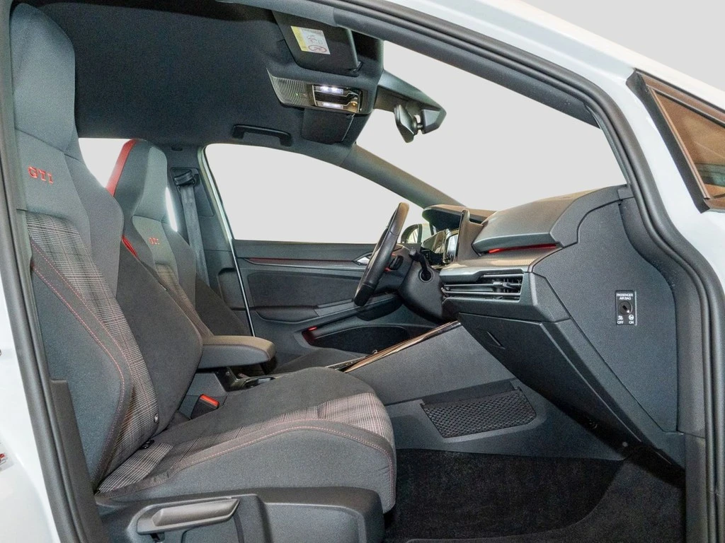 Volkswagen-Golf-image-7