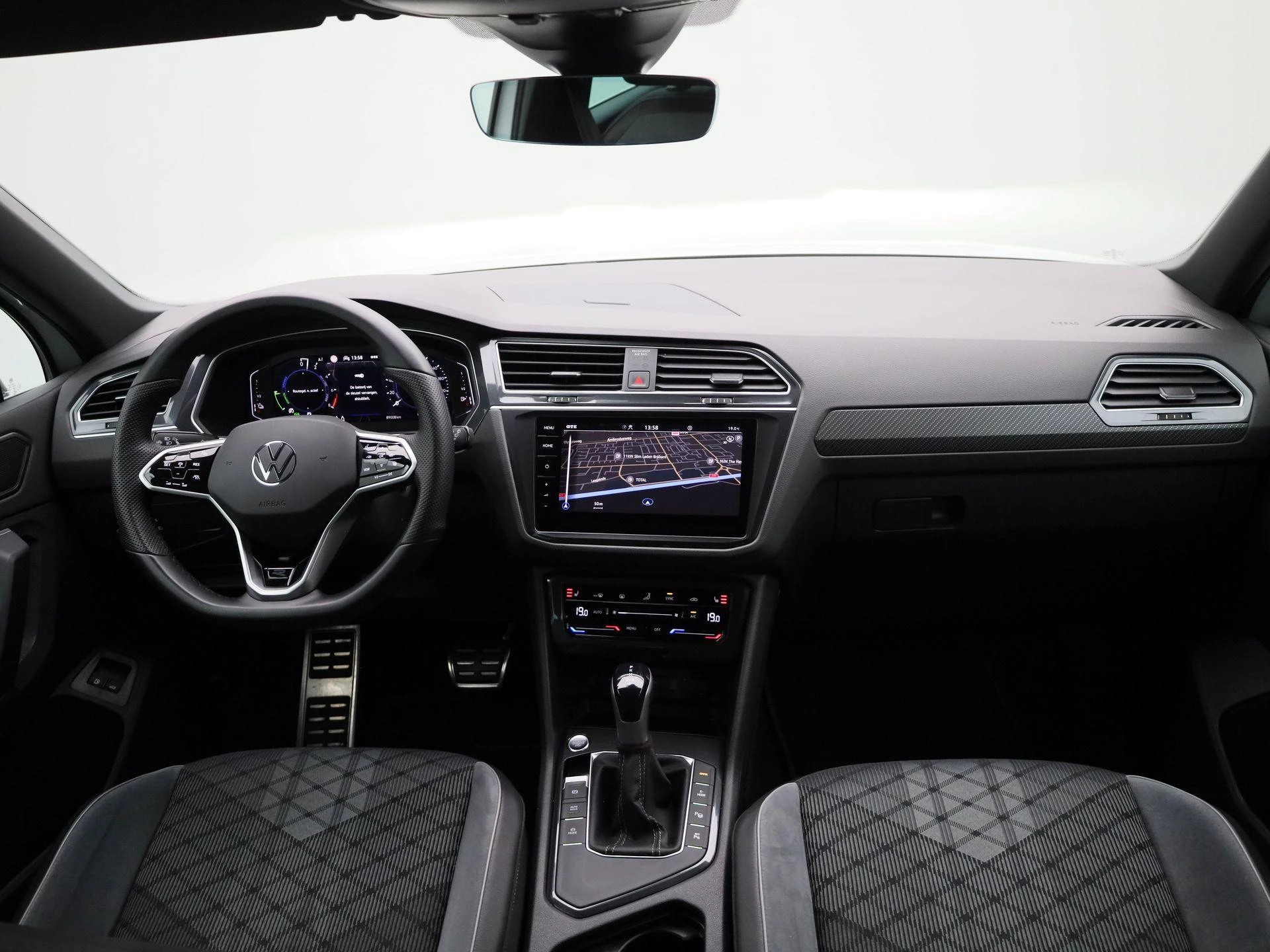 Volkswagen-Tiguan-image-36