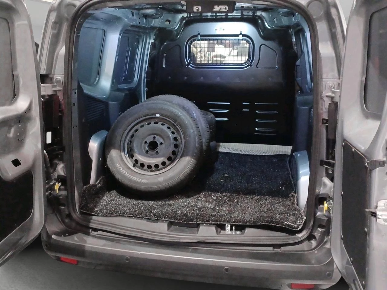 Ford-Transit Courier-image-8