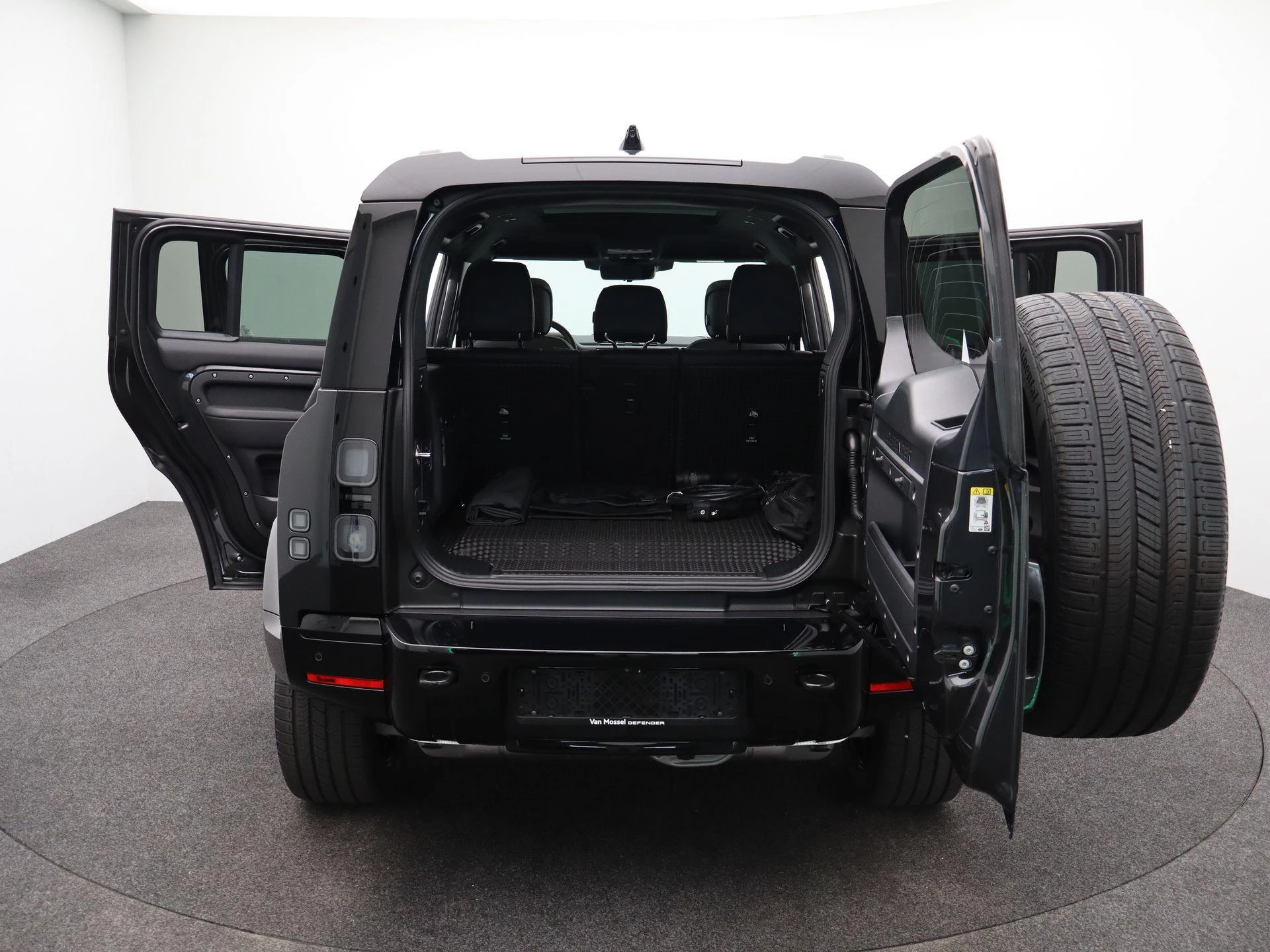 Land Rover-Defender-image-12