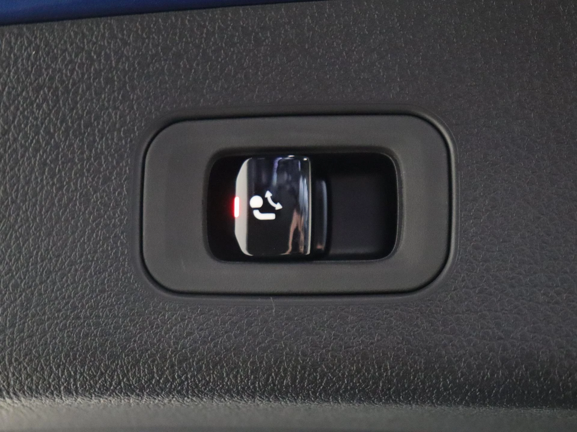 Mercedes-Benz-GLC-image-31