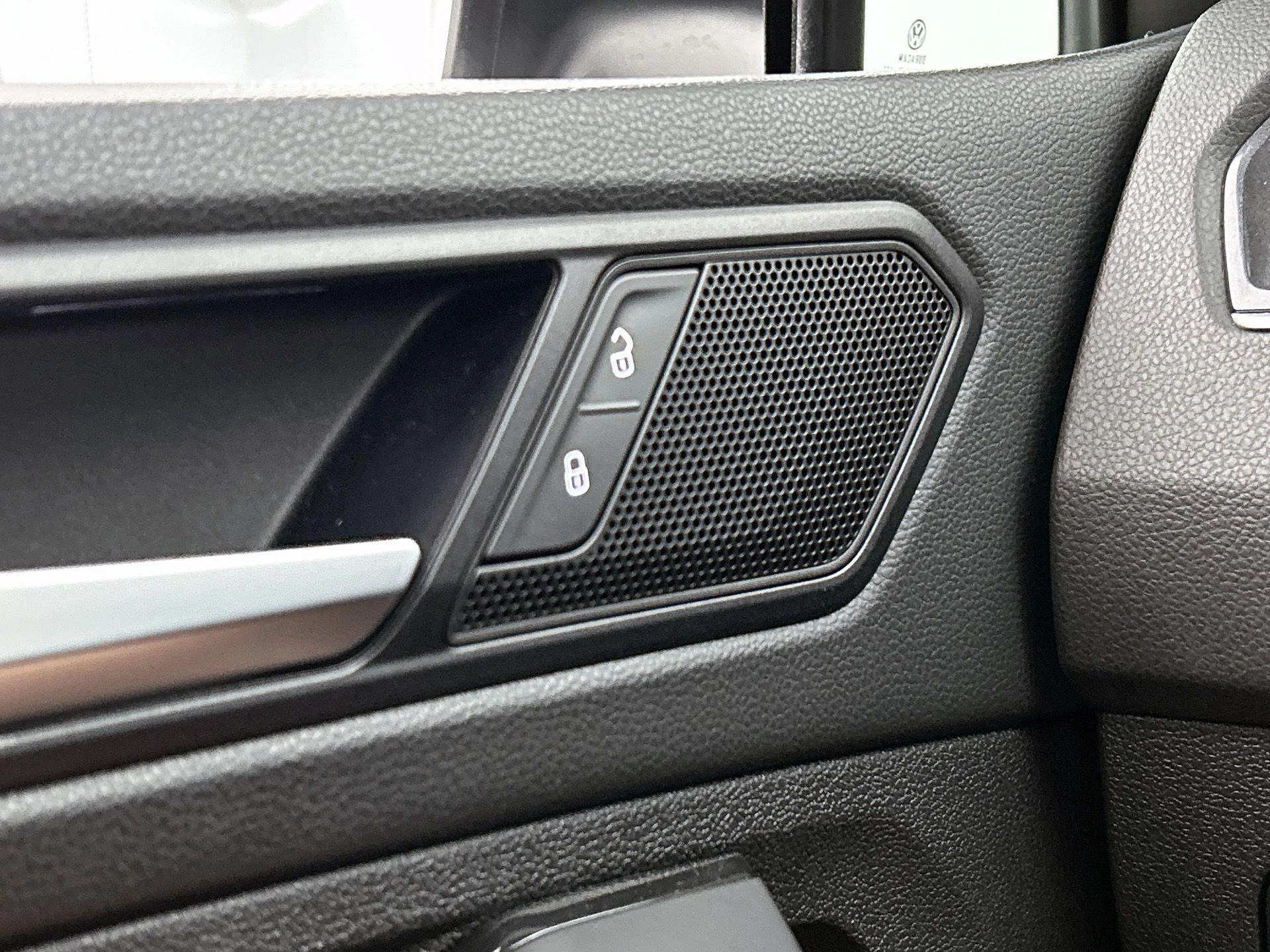 Volkswagen-Tiguan-image-9