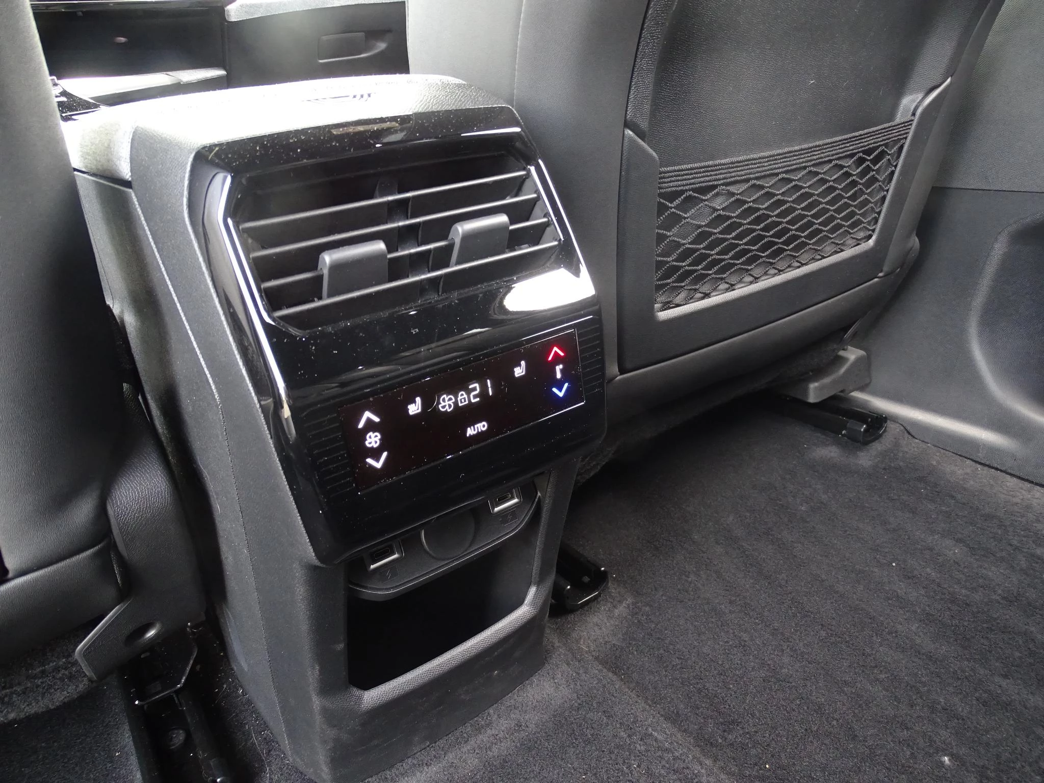 Peugeot-e-5008-image-32