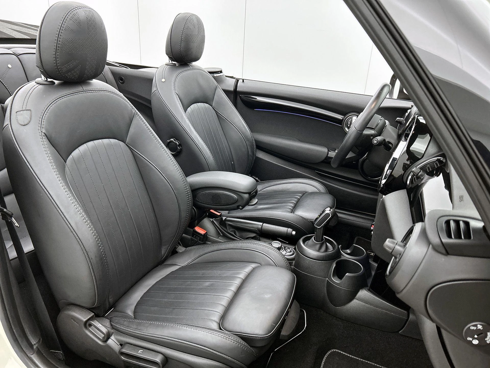 MINI-Cooper Cabrio-image-40