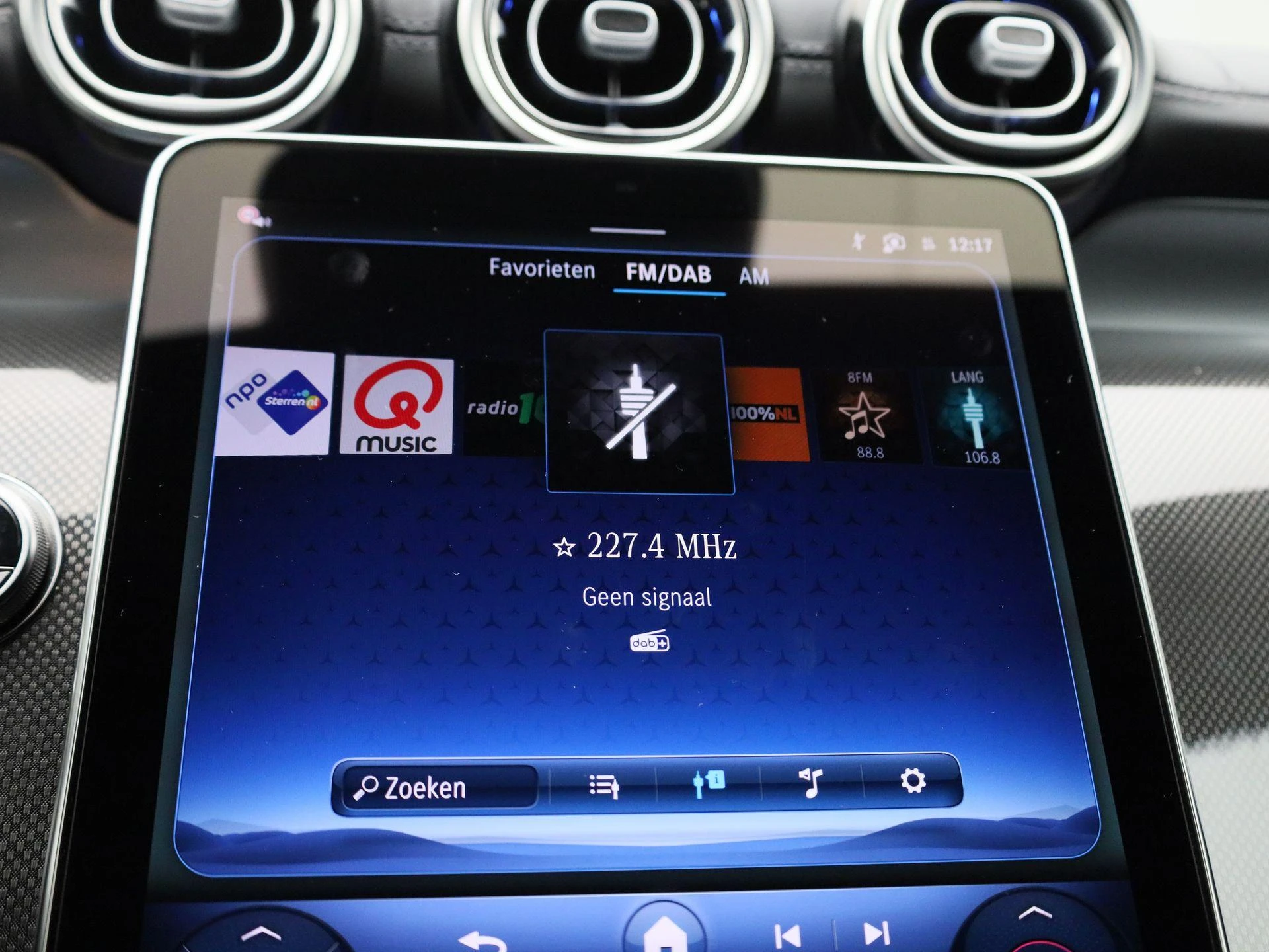 Mercedes-Benz-GLC-image-21