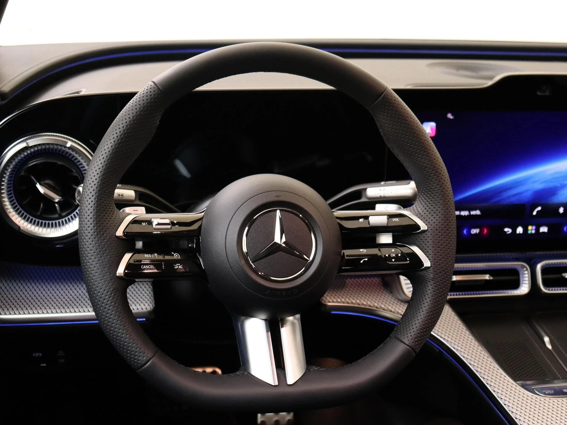 Mercedes-Benz-C-Klasse-image-9