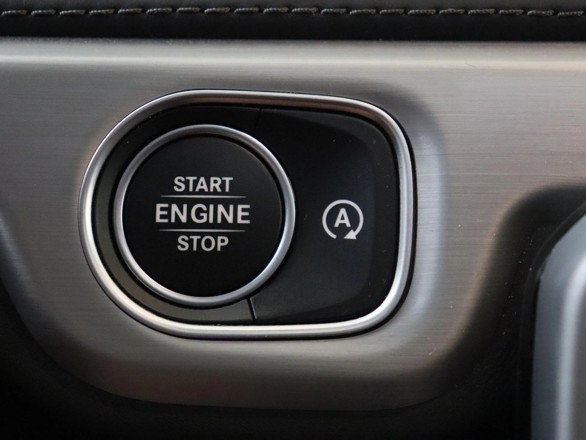 Mercedes-Benz-G-Klasse-image-30