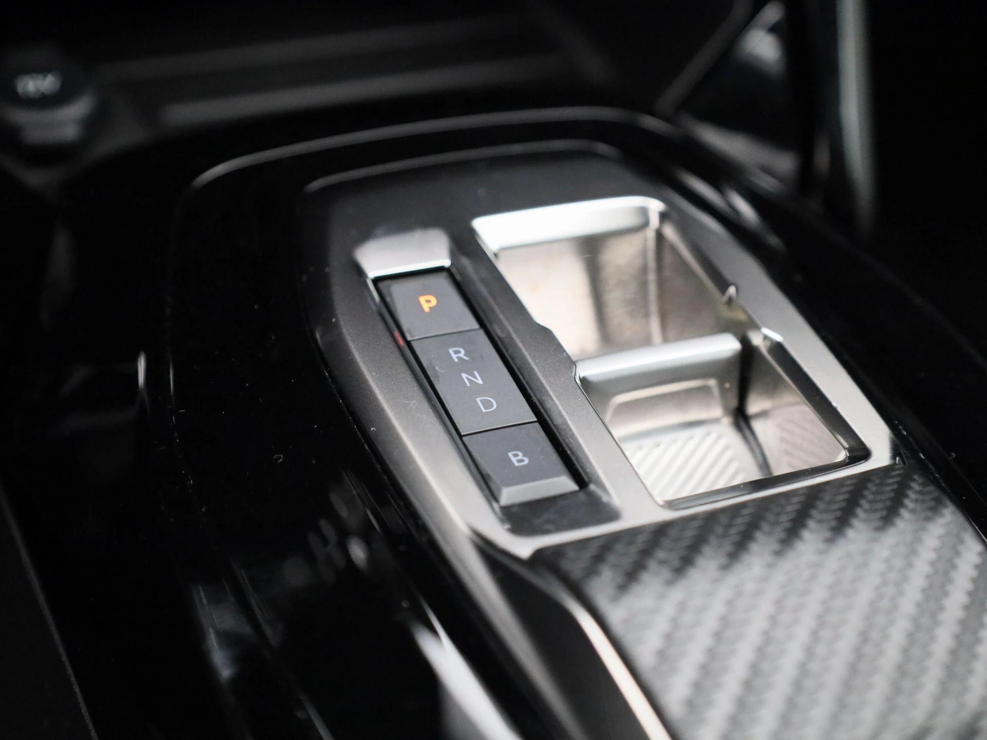 Peugeot-e-208-image-20