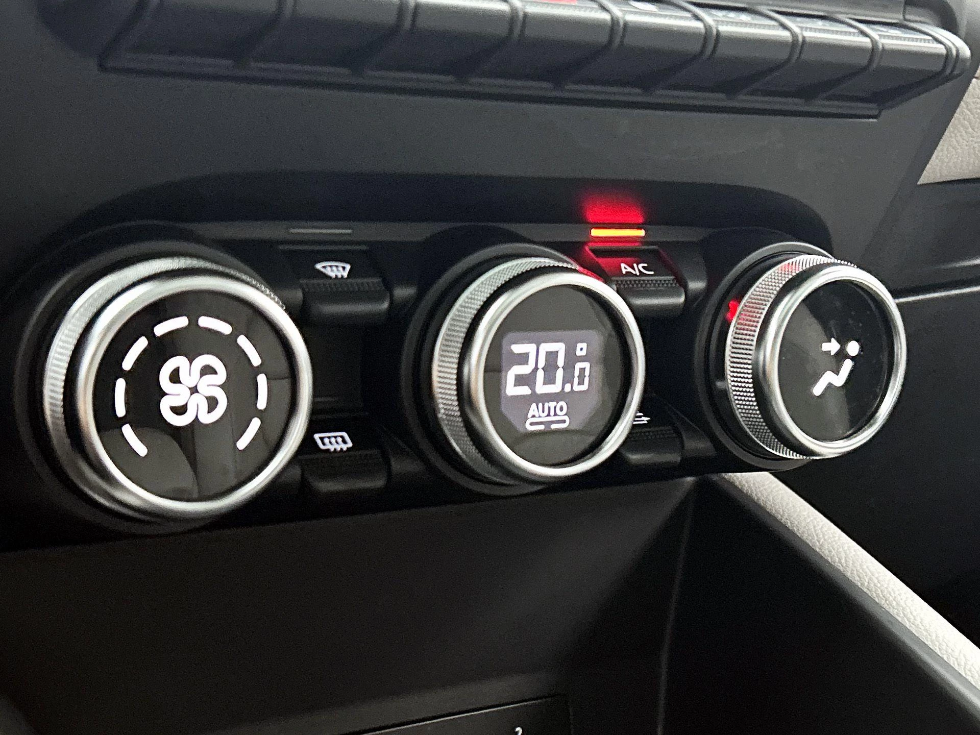 Renault Captur 1.6 E-Tech Plug-in Hybrid 160 Initiale Paris
