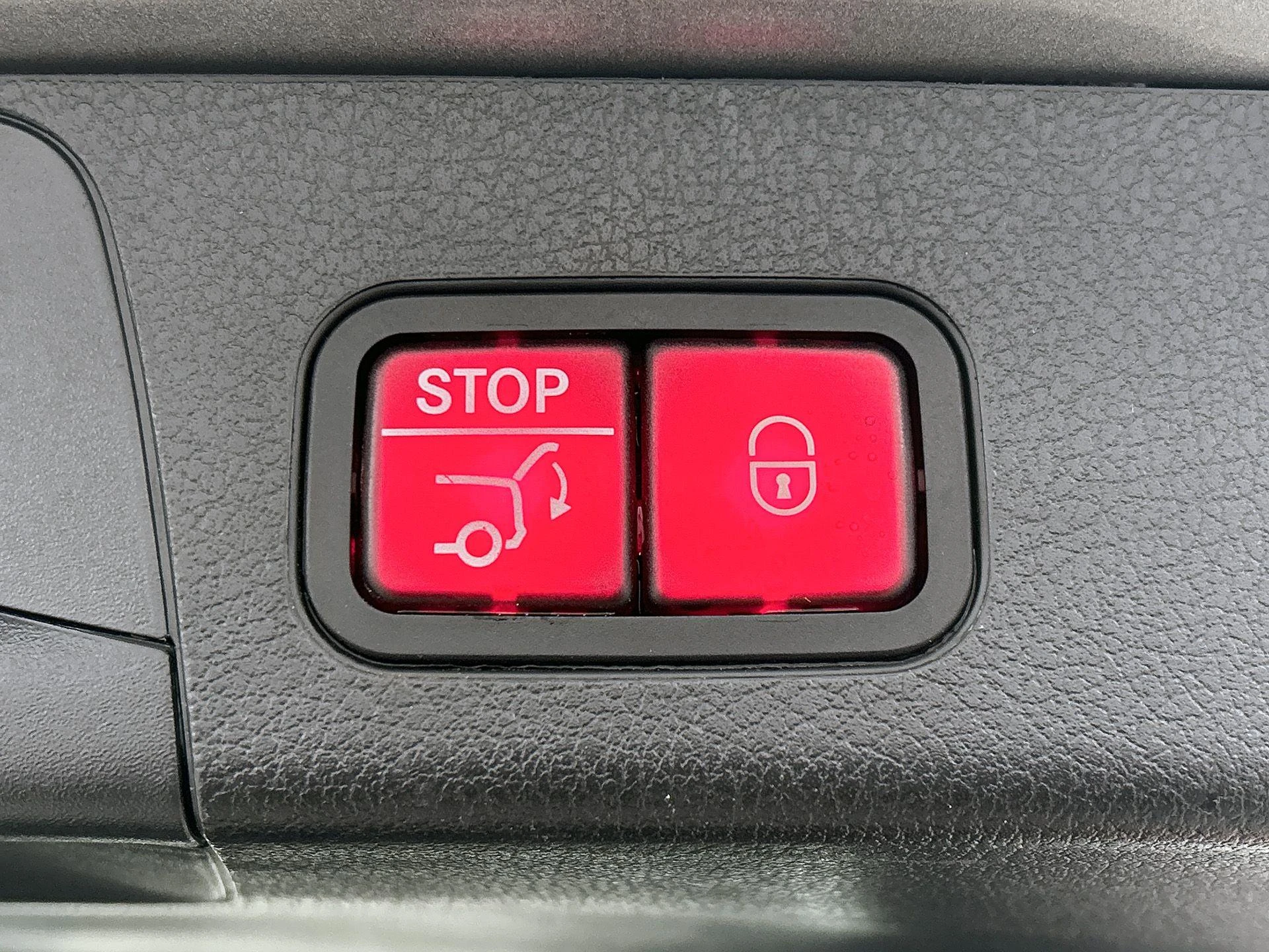 Mercedes-Benz-GLB-image-27