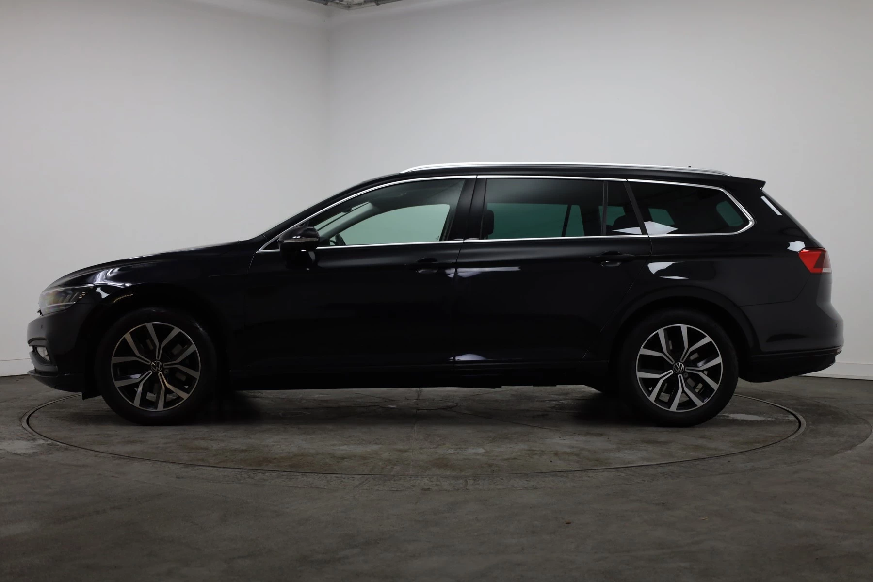 Volkswagen-Passat-image-14