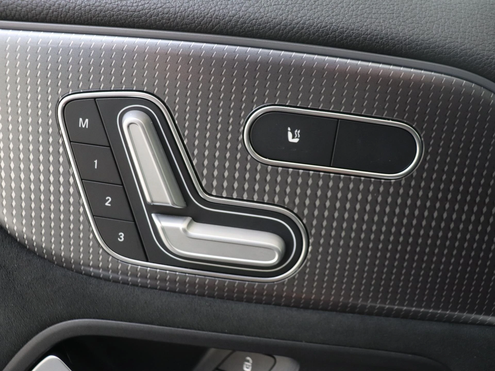 Mercedes-Benz-EQA-image-25