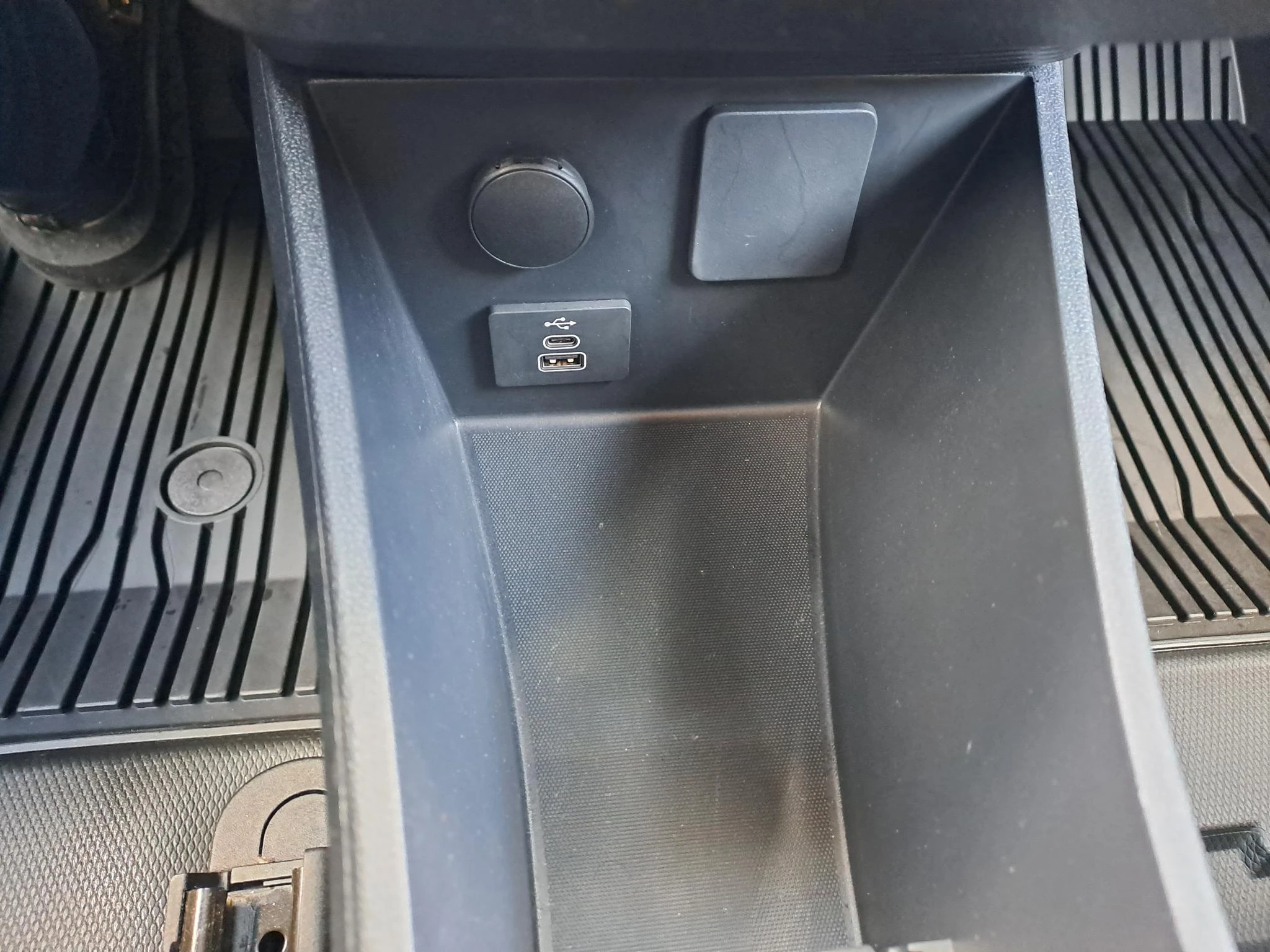 Ford-E-Transit-image-22