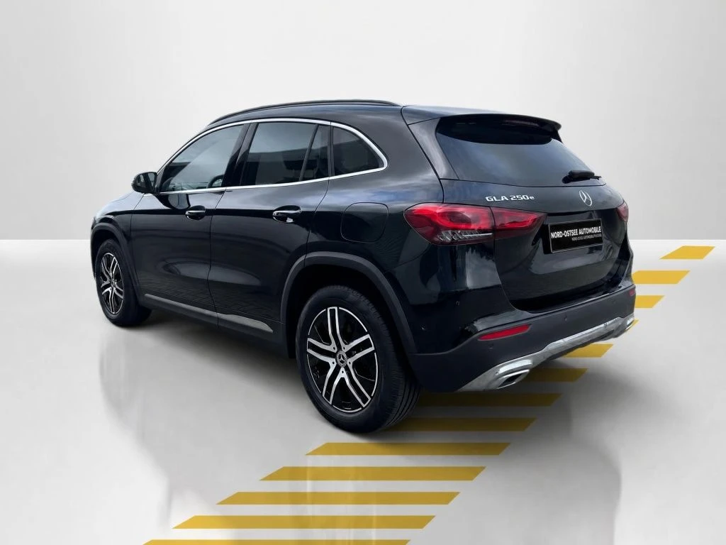 Mercedes-Benz-GLA 250 e-image-12