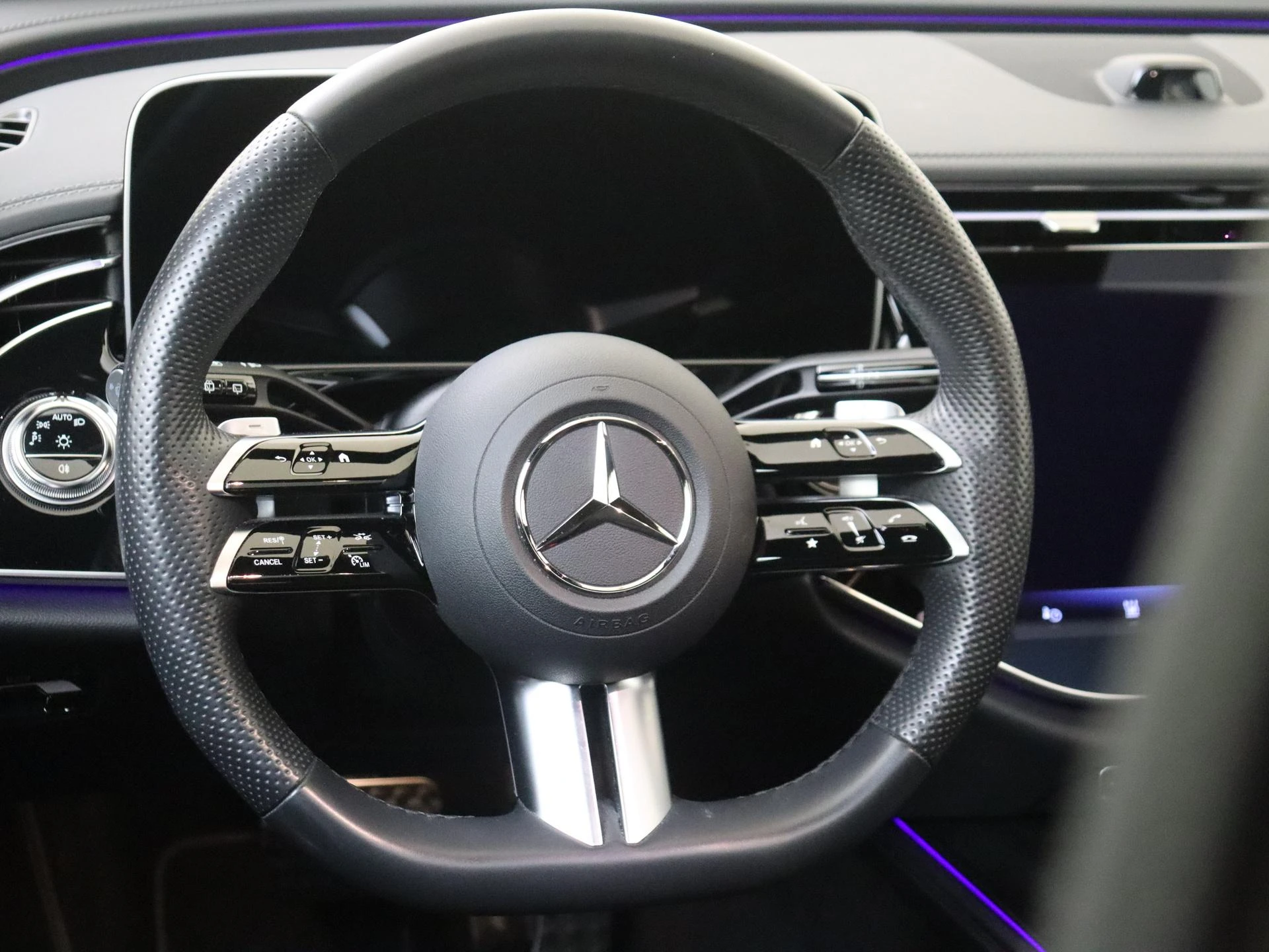 Mercedes-Benz-E-Klasse-image-9