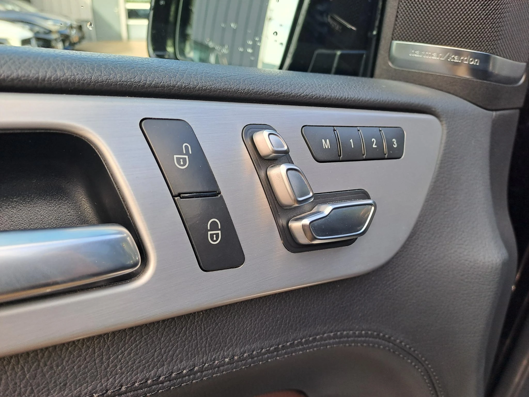 Mercedes-Benz-GLE-image-12