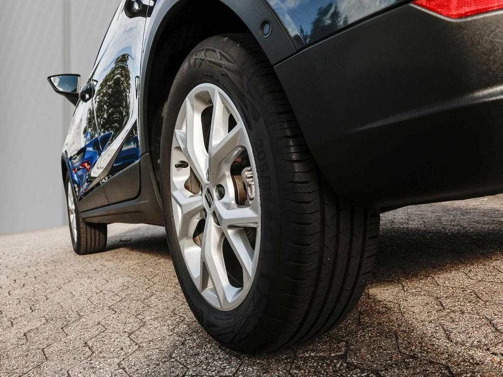 SEAT-Arona-image-4