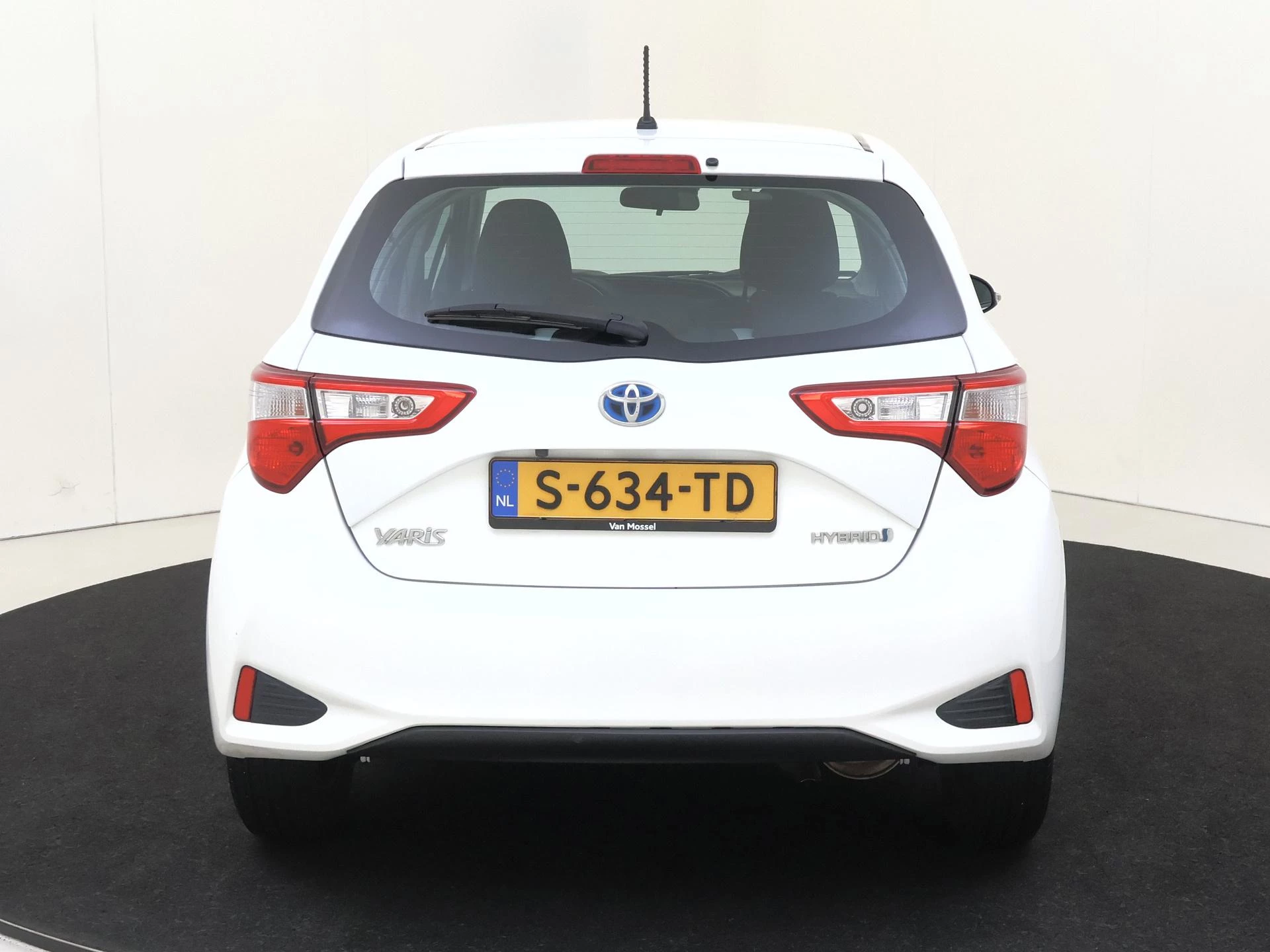 Toyota-Yaris-image-6