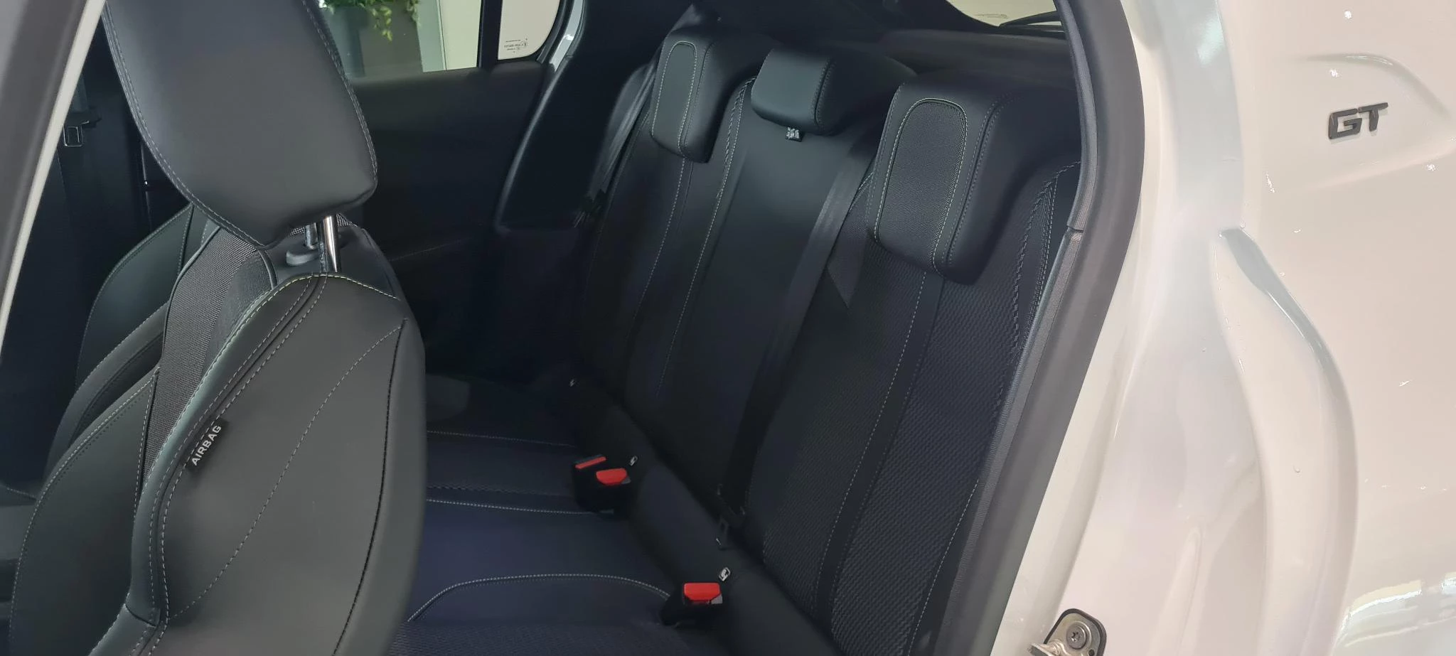 Peugeot 208 Hybrid 100 e-DCS6 GT