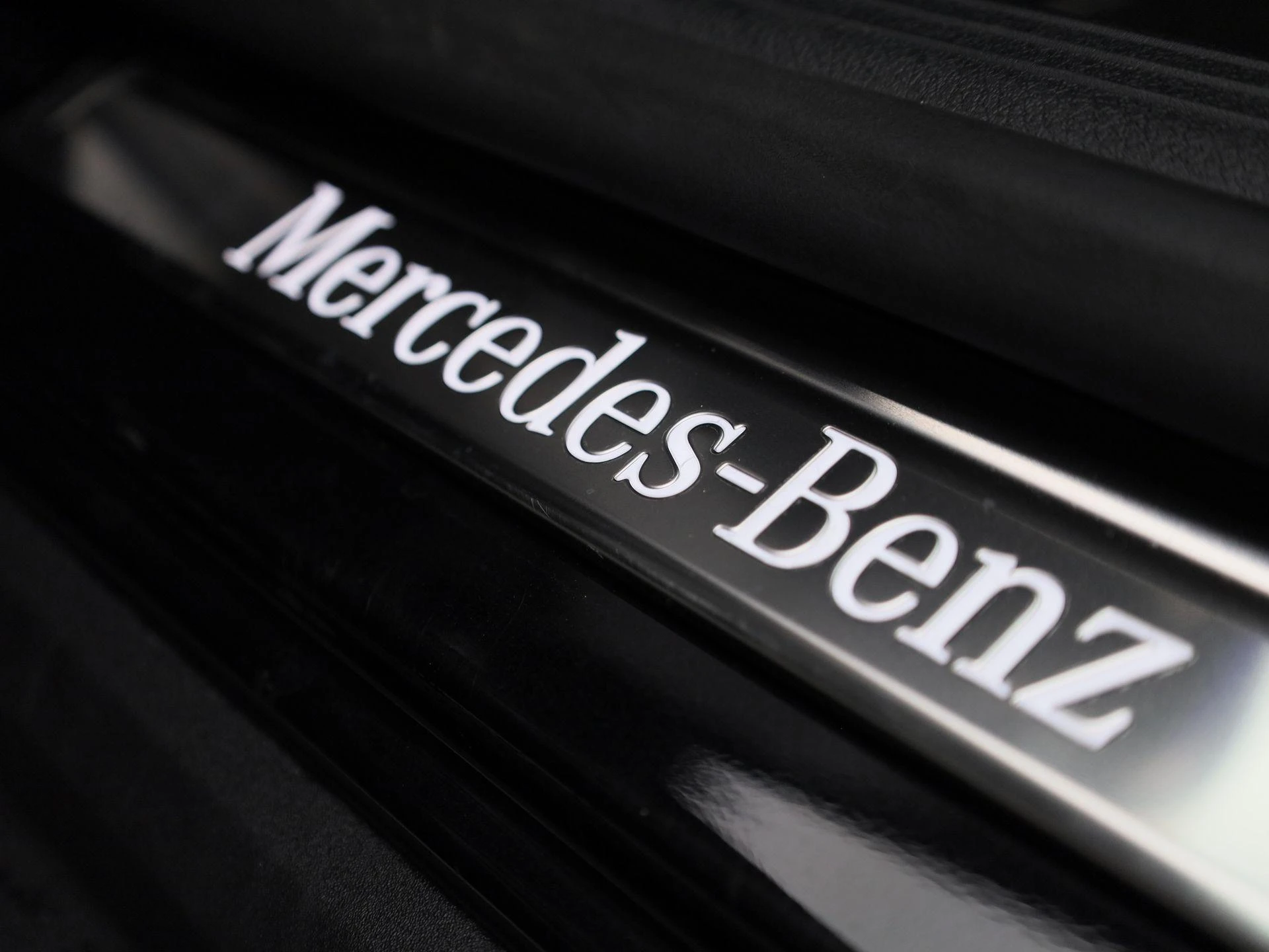 Mercedes-Benz-GLC-image-35