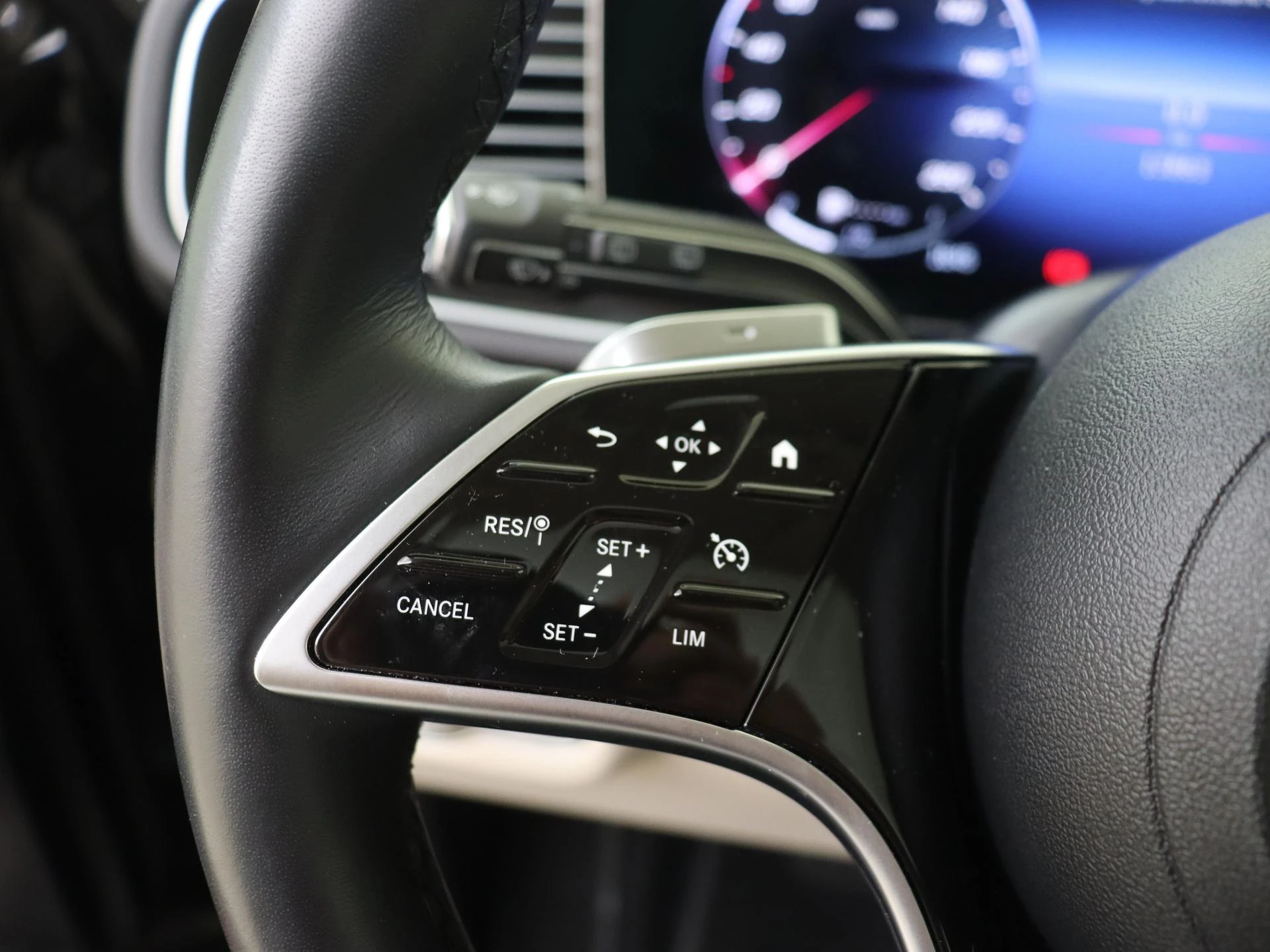 Mercedes-Benz-GLE-image-11
