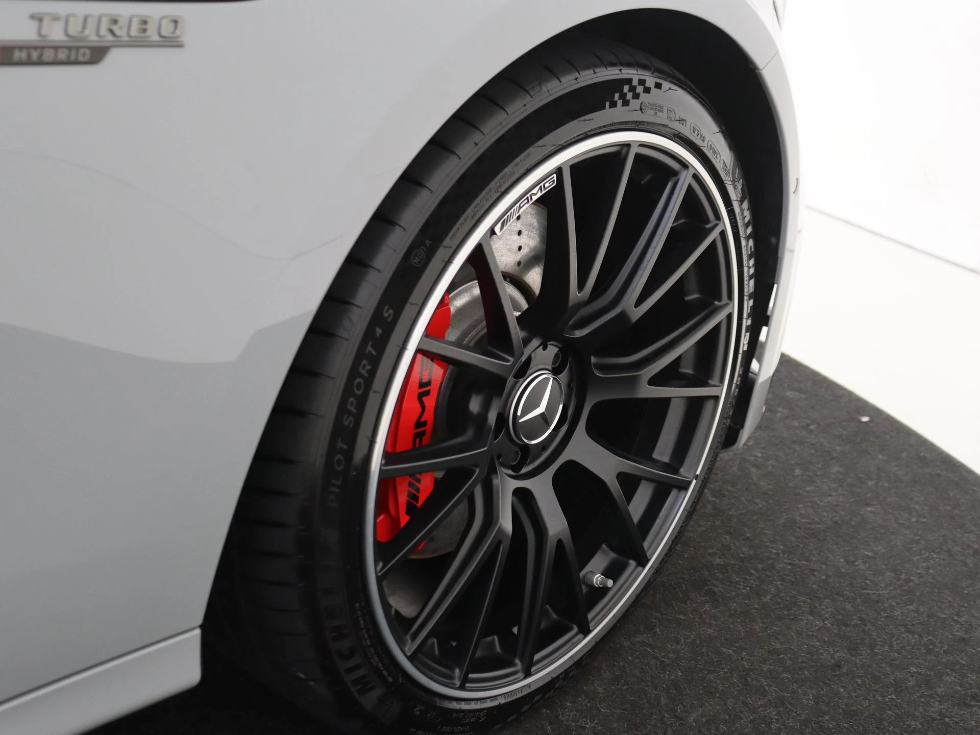 Mercedes-Benz-E-Klasse-image-12