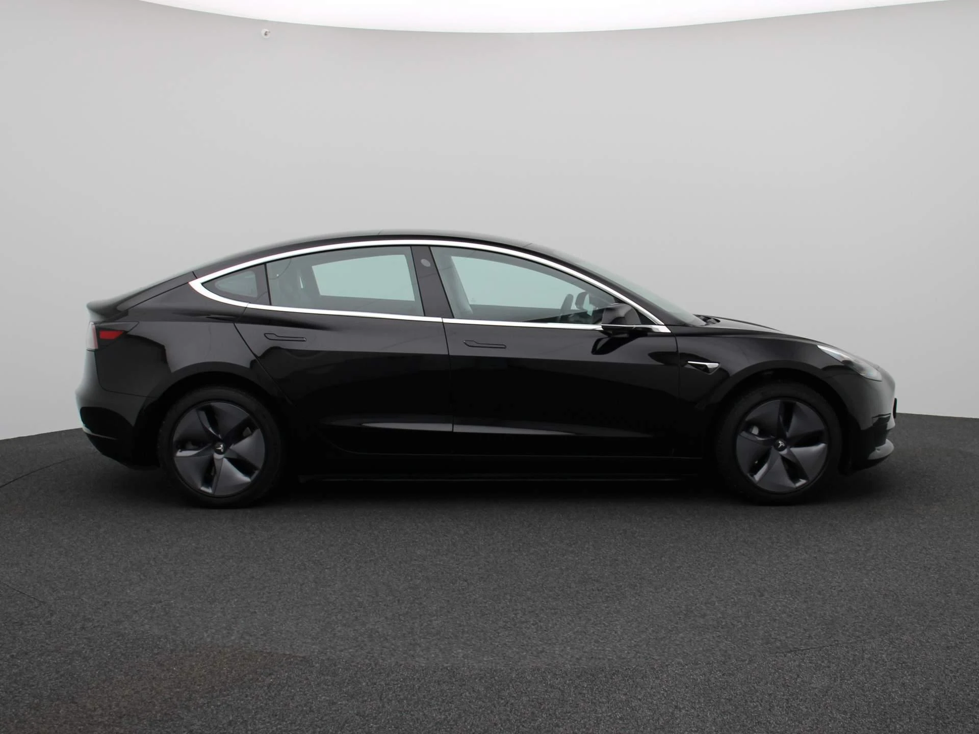 Tesla-Model 3-image-5