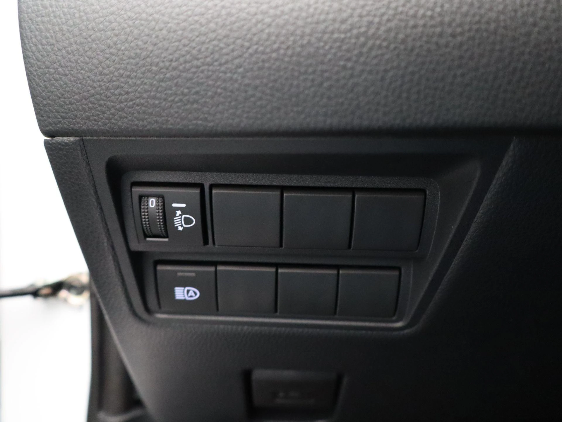 Toyota-Yaris Cross-image-24