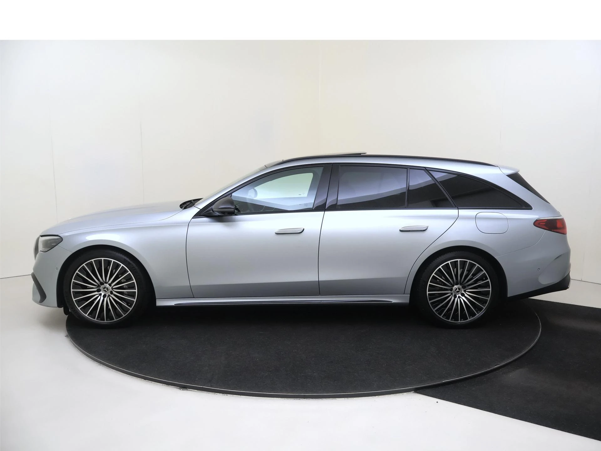 Mercedes-Benz-E-Klasse-image-7
