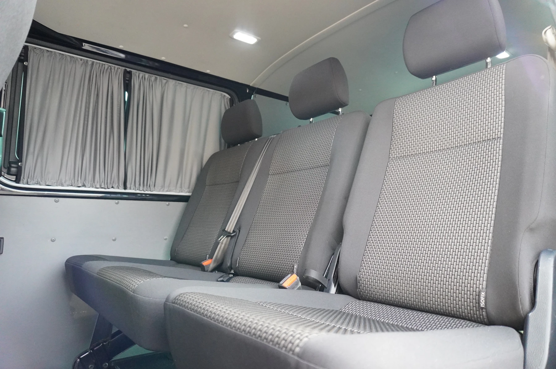 Volkswagen-Transporter-image-9