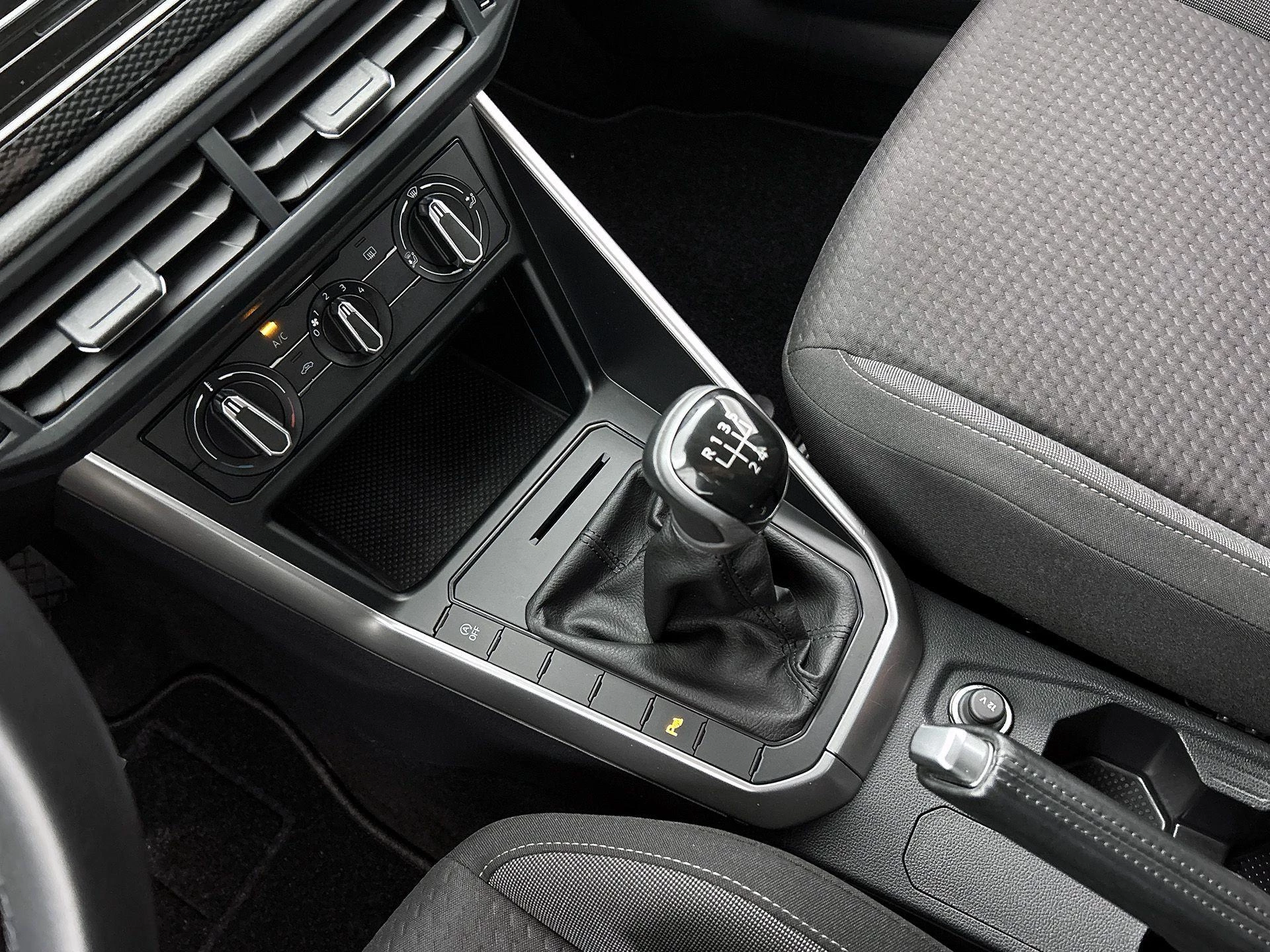 Volkswagen-Polo-image-11