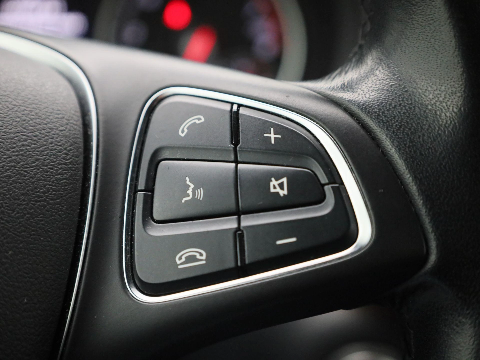 Mercedes-Benz-B-Klasse-image-23