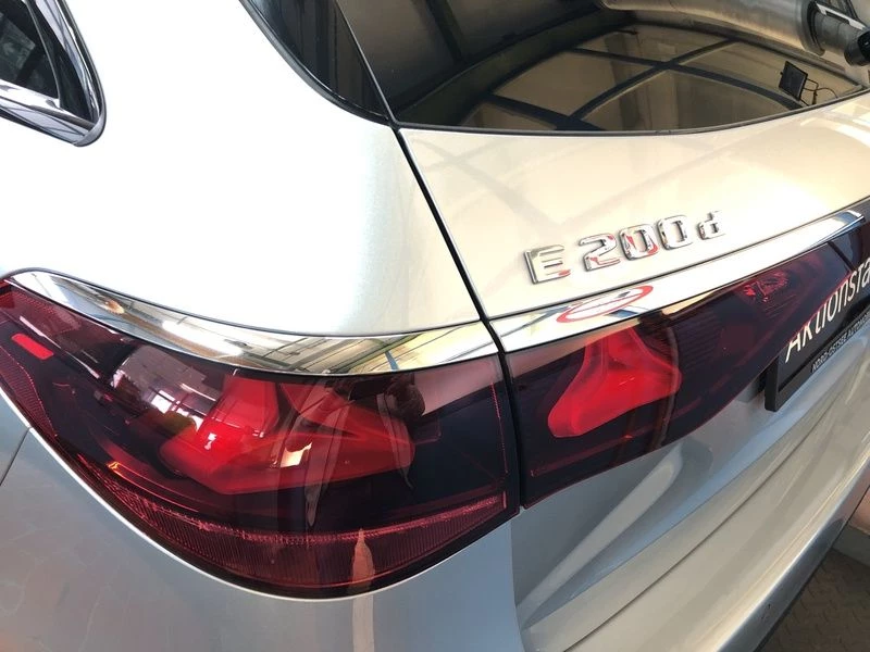 Mercedes-Benz E-Klasse 200 d T AMG NIGHT PANO AHK DISTRO 360° MEMORY AMG Line