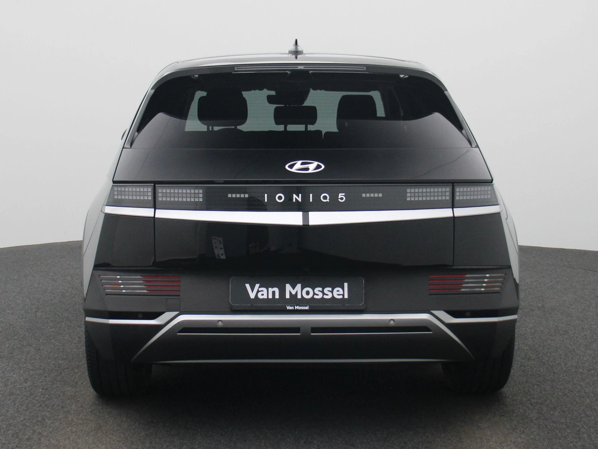 Hyundai-IONIQ 5-image-4